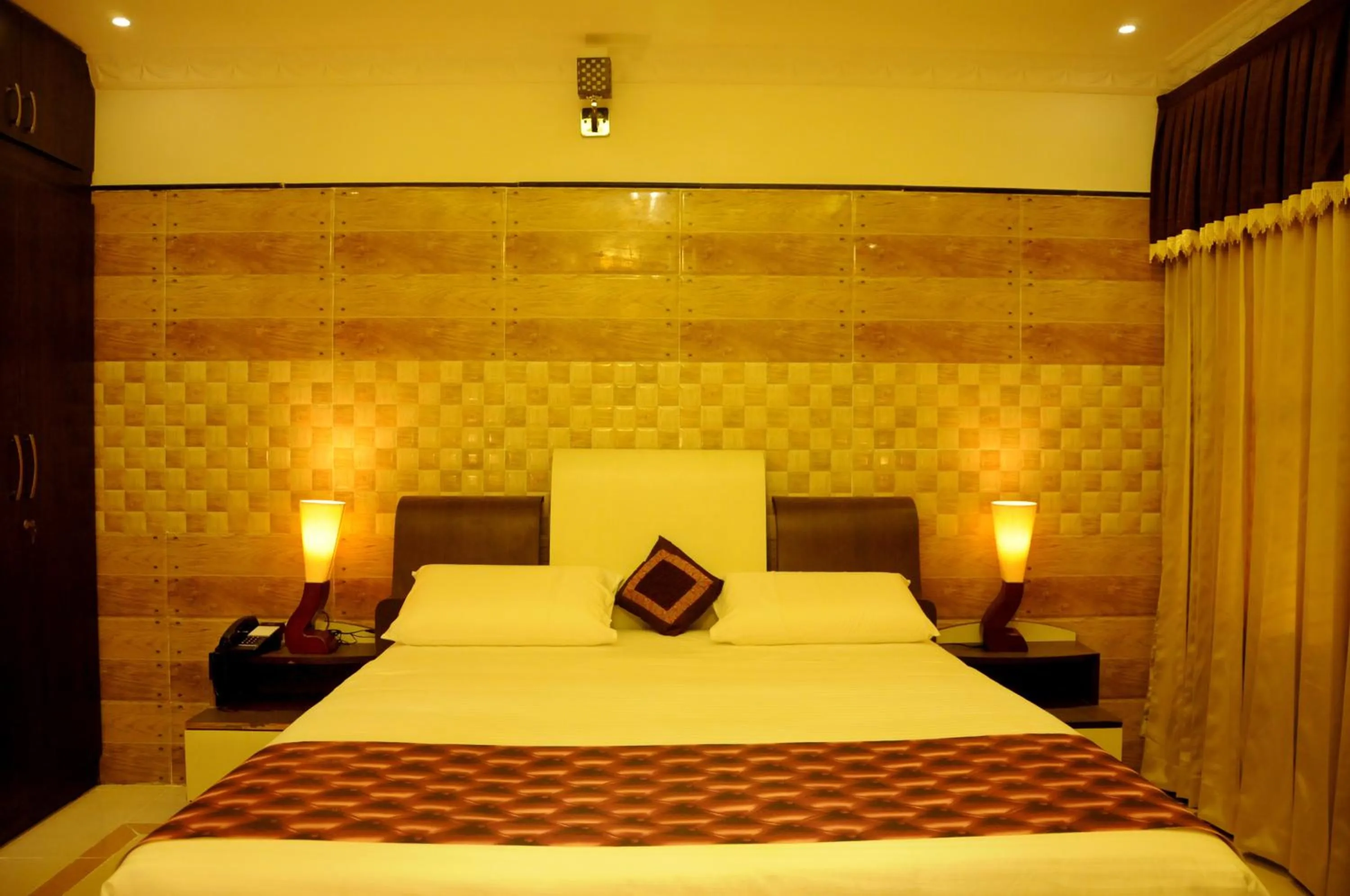 Photo of the whole room, Bed in Jal Mahal Resort and Spa
