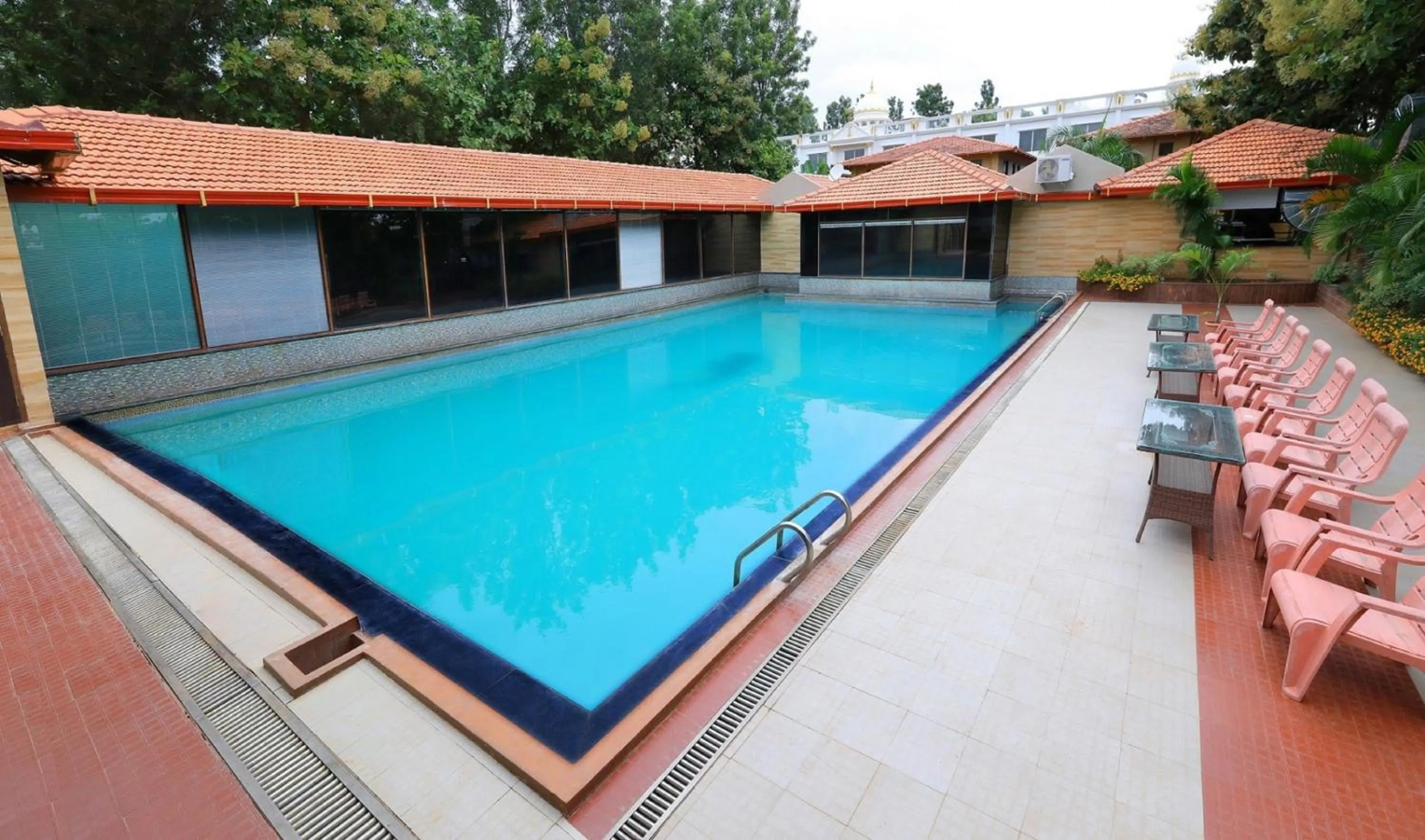 Swimming pool in Jal Mahal Resort and Spa