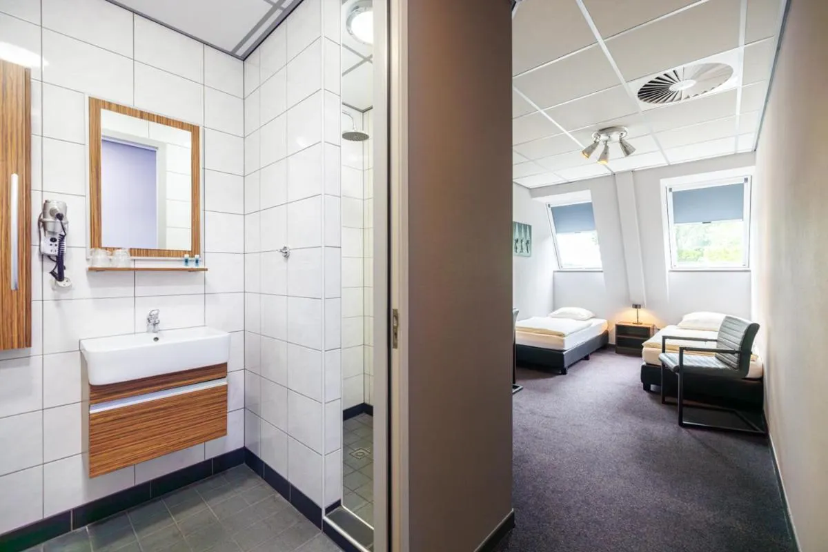 Bathroom, Bed in Hotel Frans op den Bult