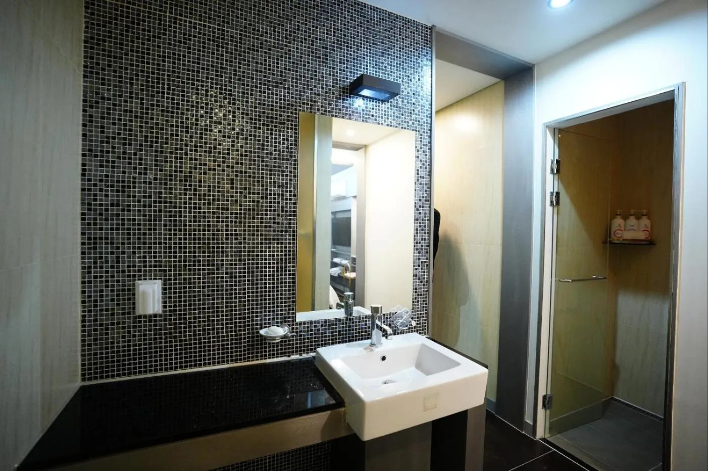 Bathroom in Shinchon Y Hotel