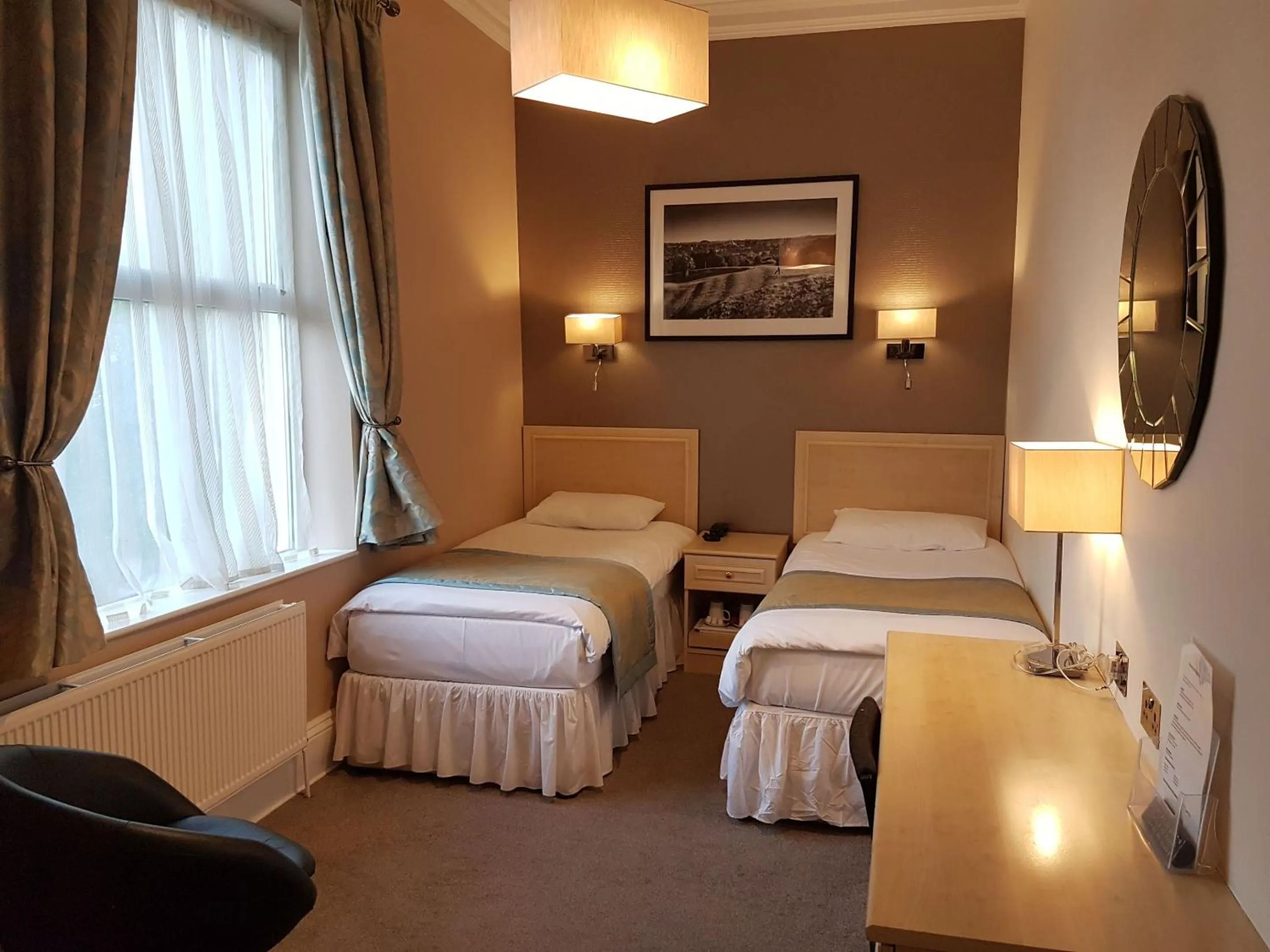 Bedroom, Bed in Victoria Park Lodge