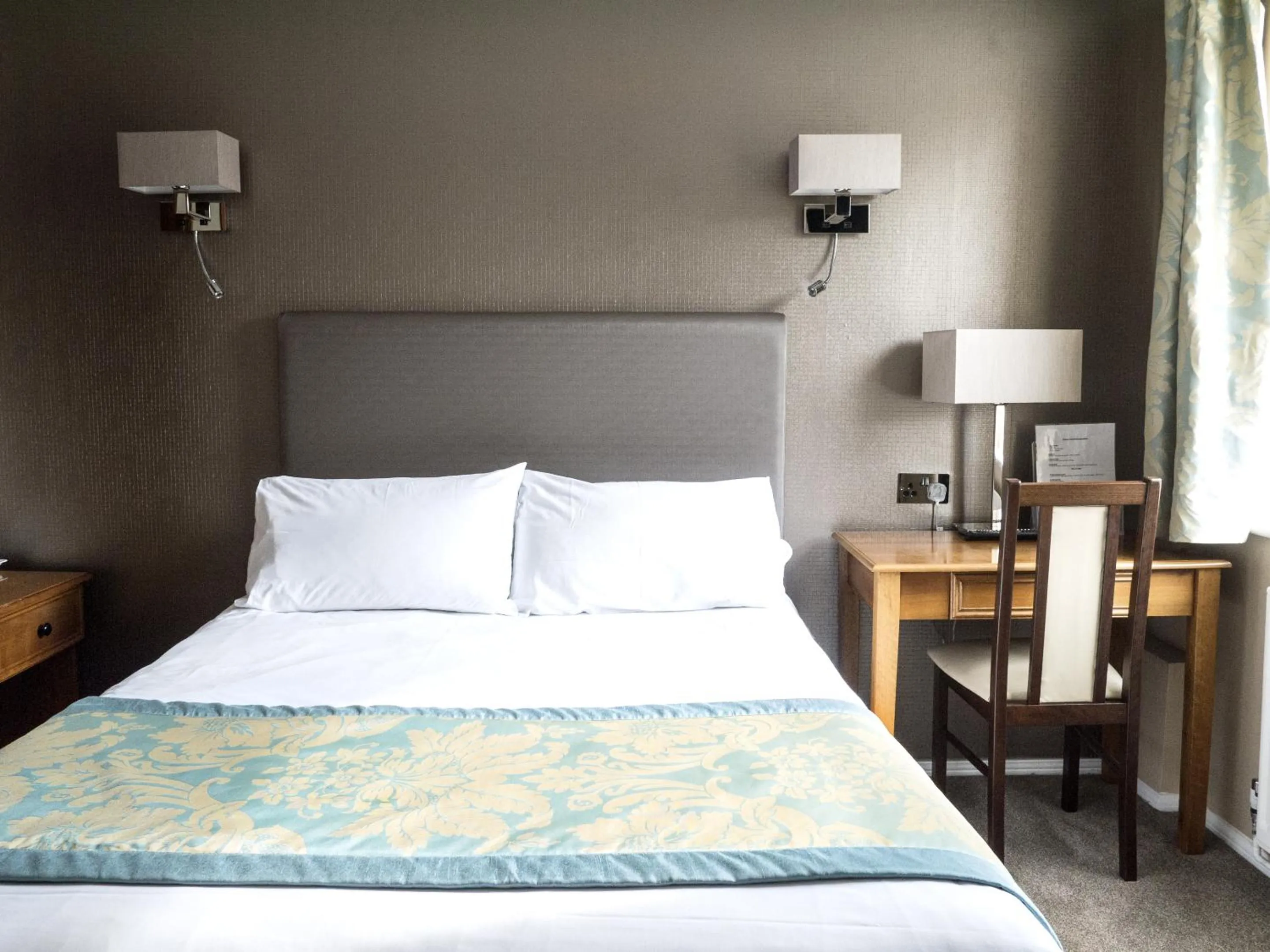 Bedroom, Bed in Victoria Park Lodge