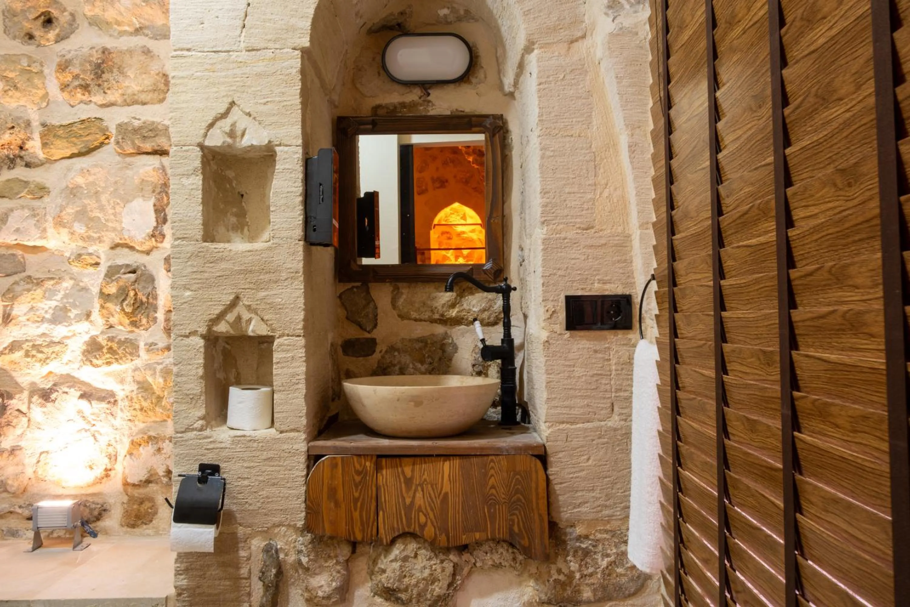 Toilet in Marvel Hotel Mardin