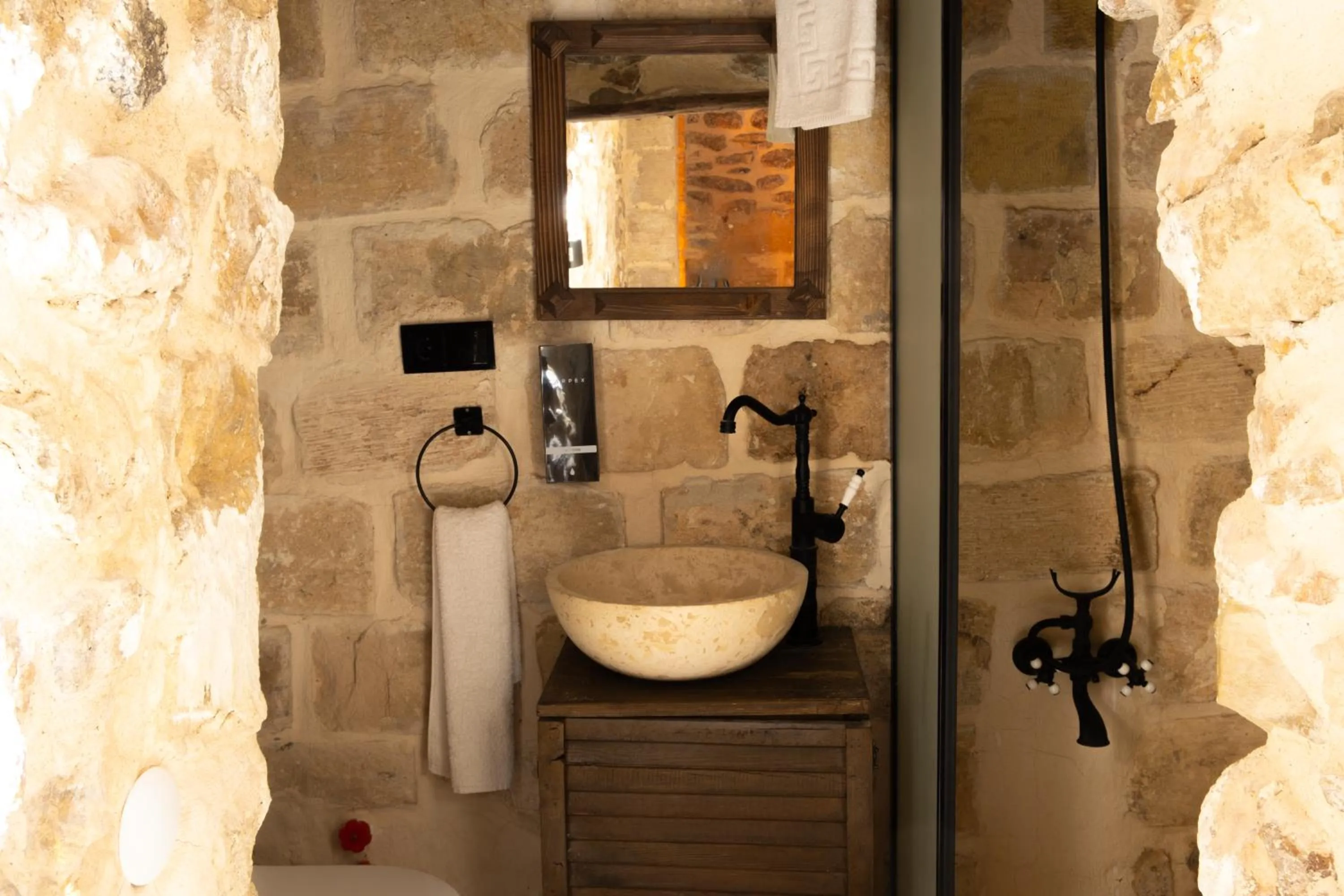 Shower in Marvel Hotel Mardin