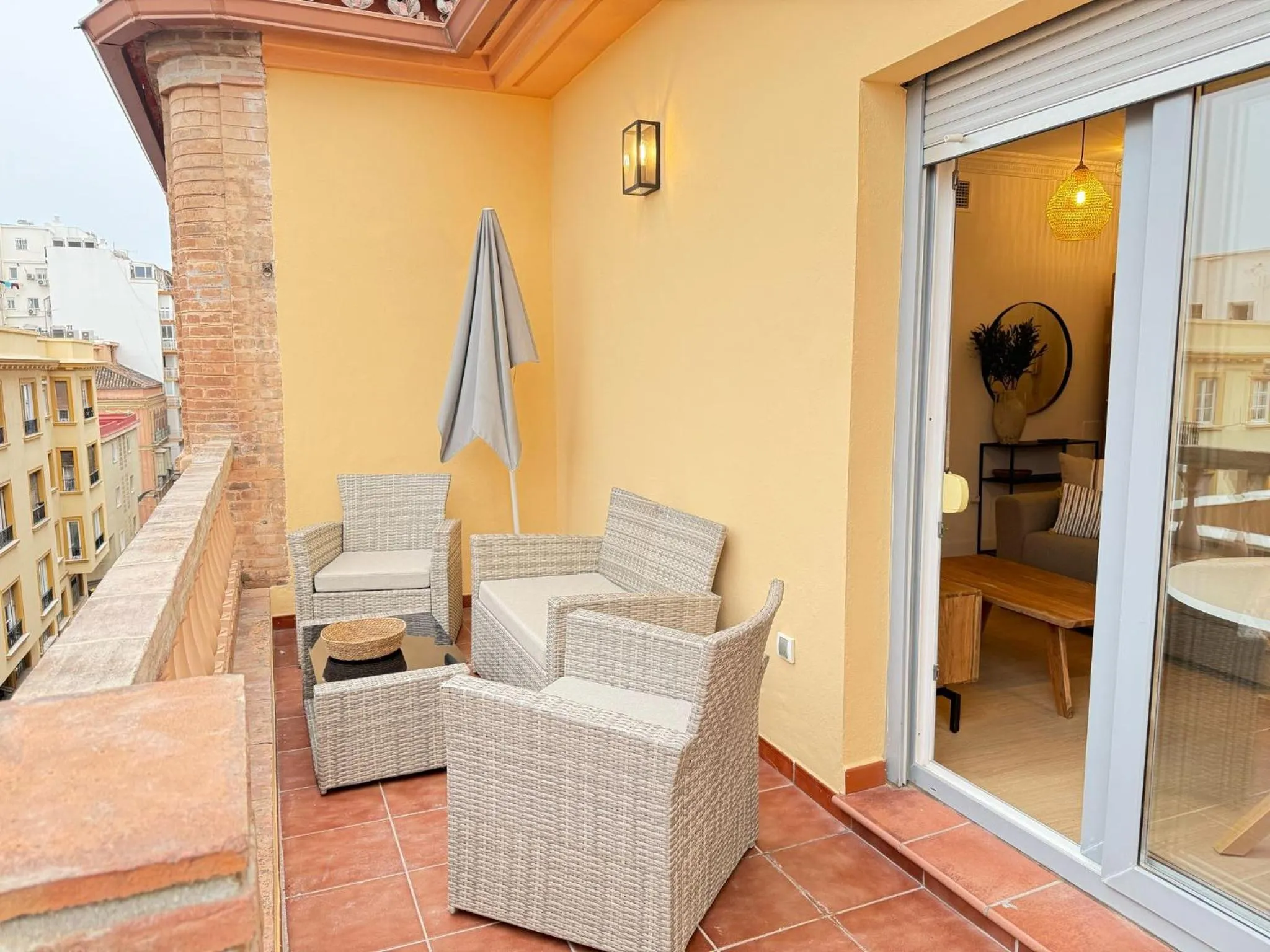 Life Apartments Alameda Colón