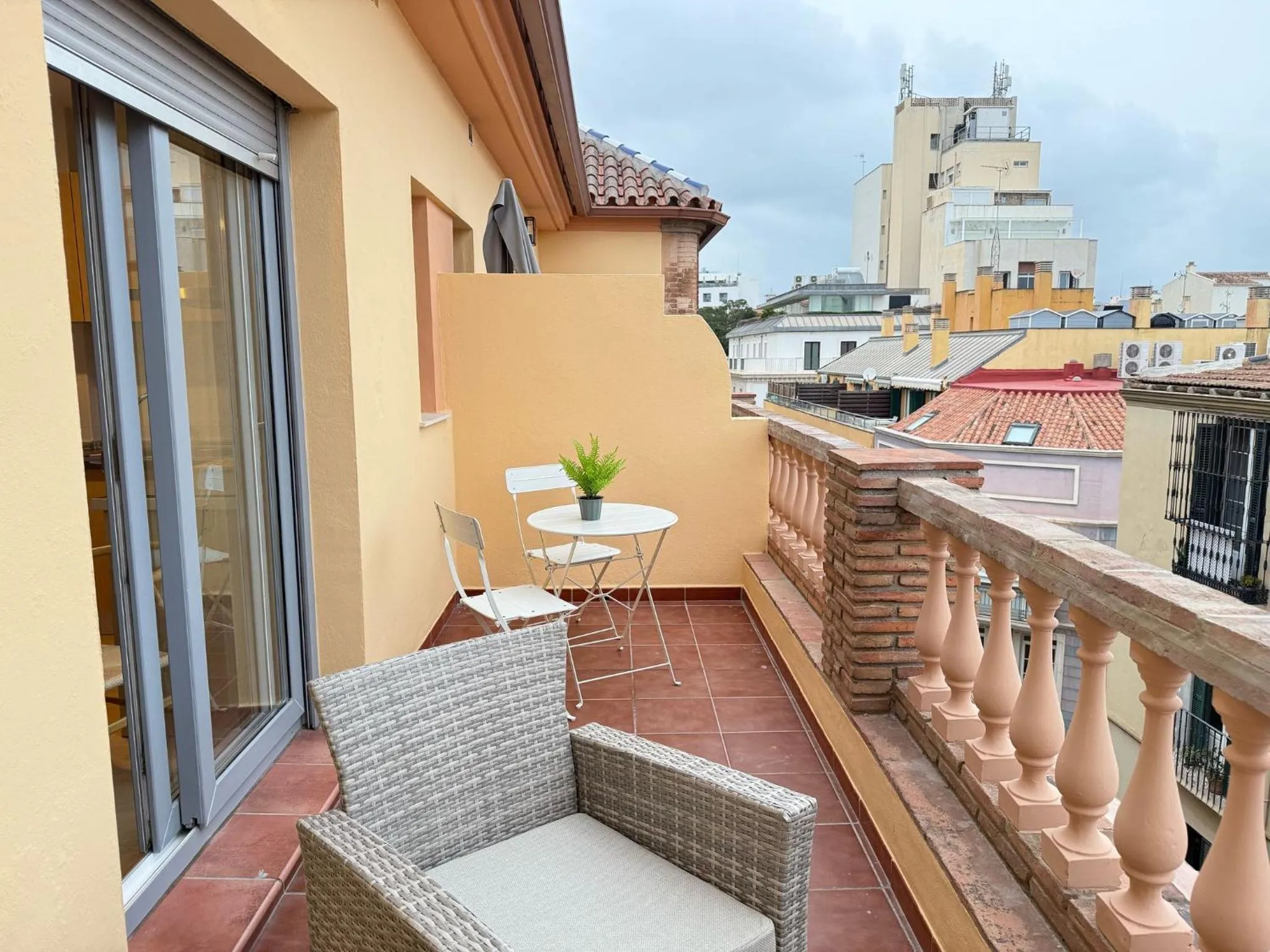 Life Apartments Alameda Colón