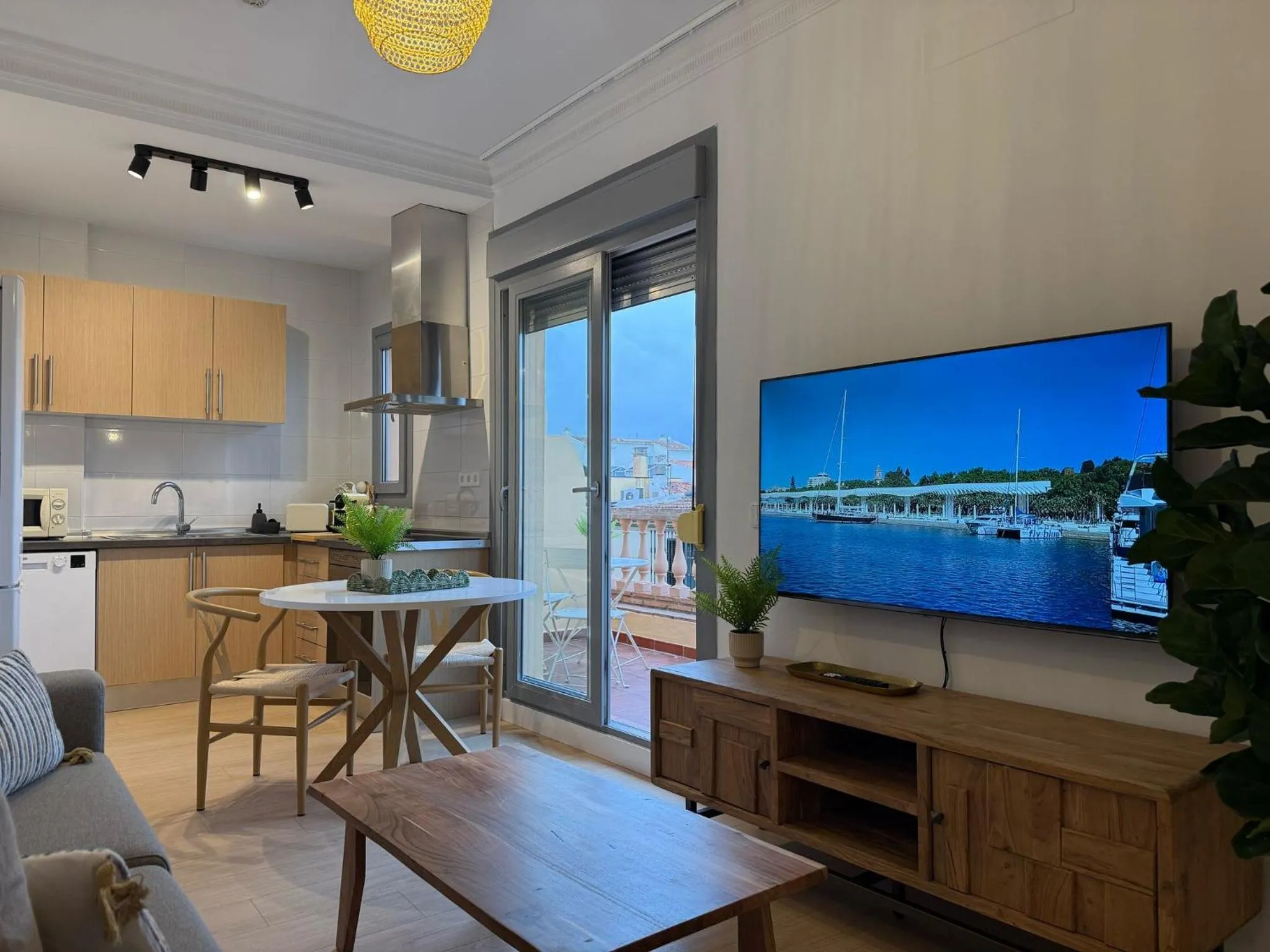 Life Apartments Alameda Colón