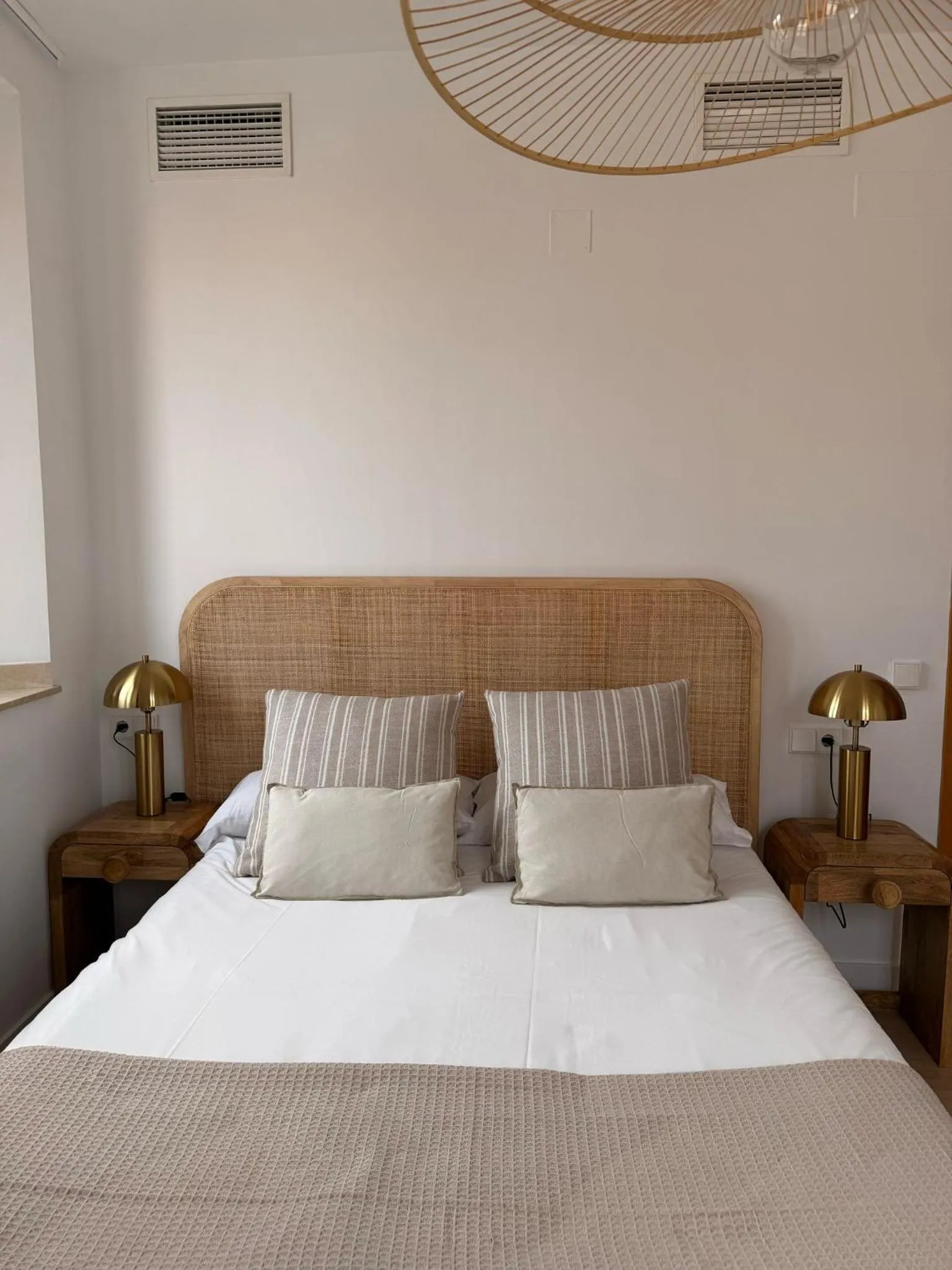 Bed in Life Apartments Alameda Colón