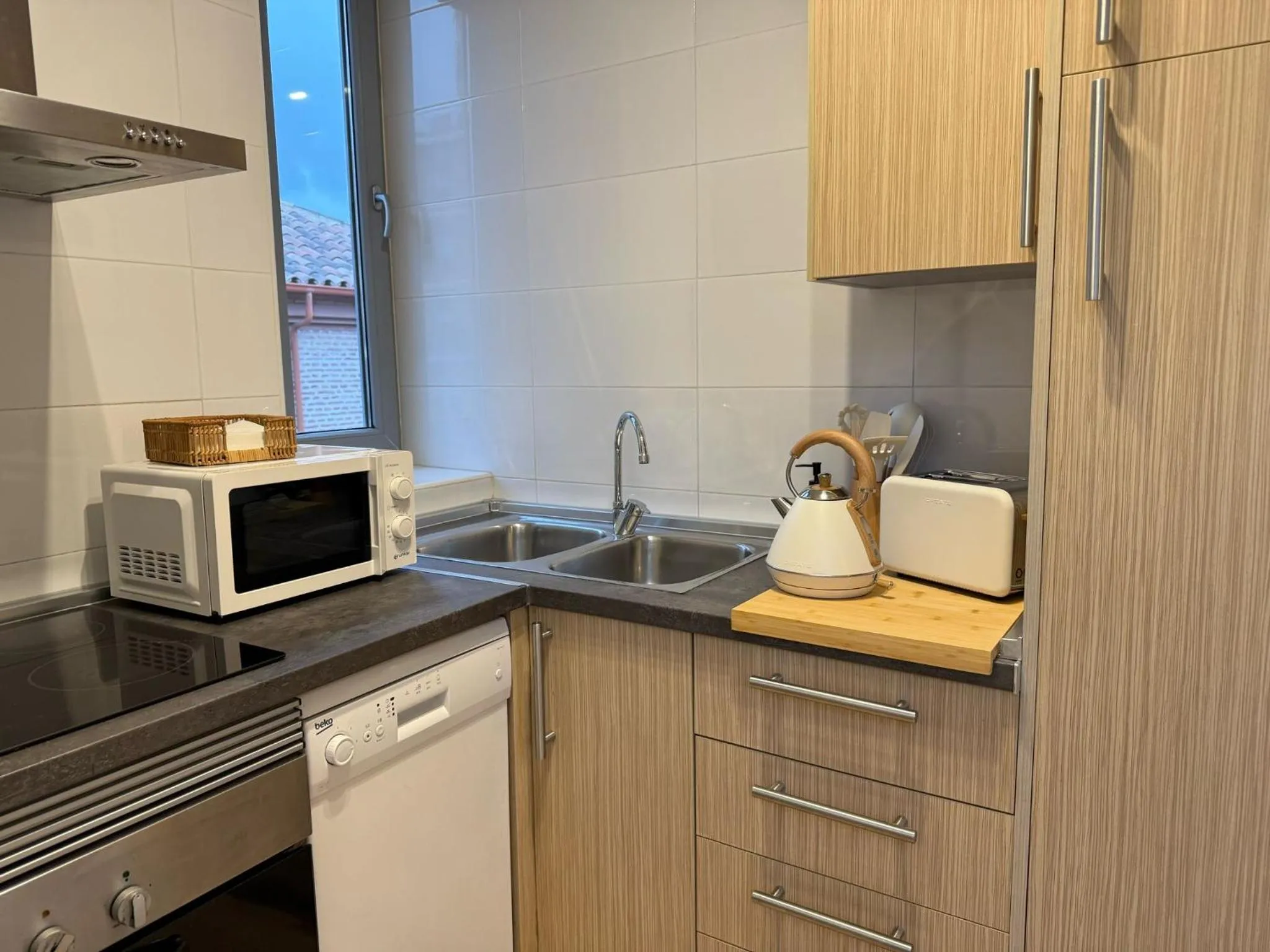 kitchen in Life Apartments Alameda Colón