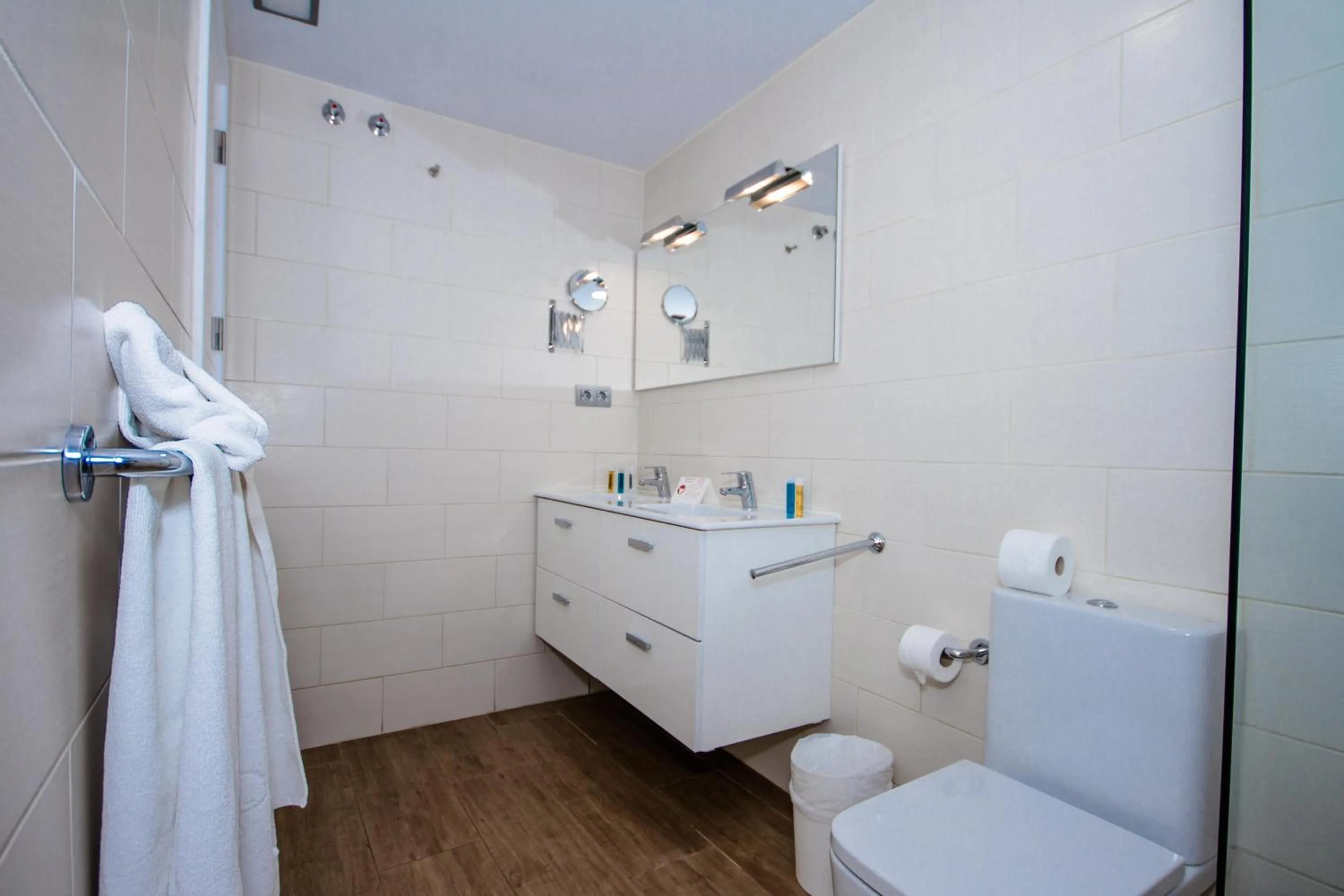 Bathroom in IG Nachosol Premium Apartments by Servatur (Adults Only)
