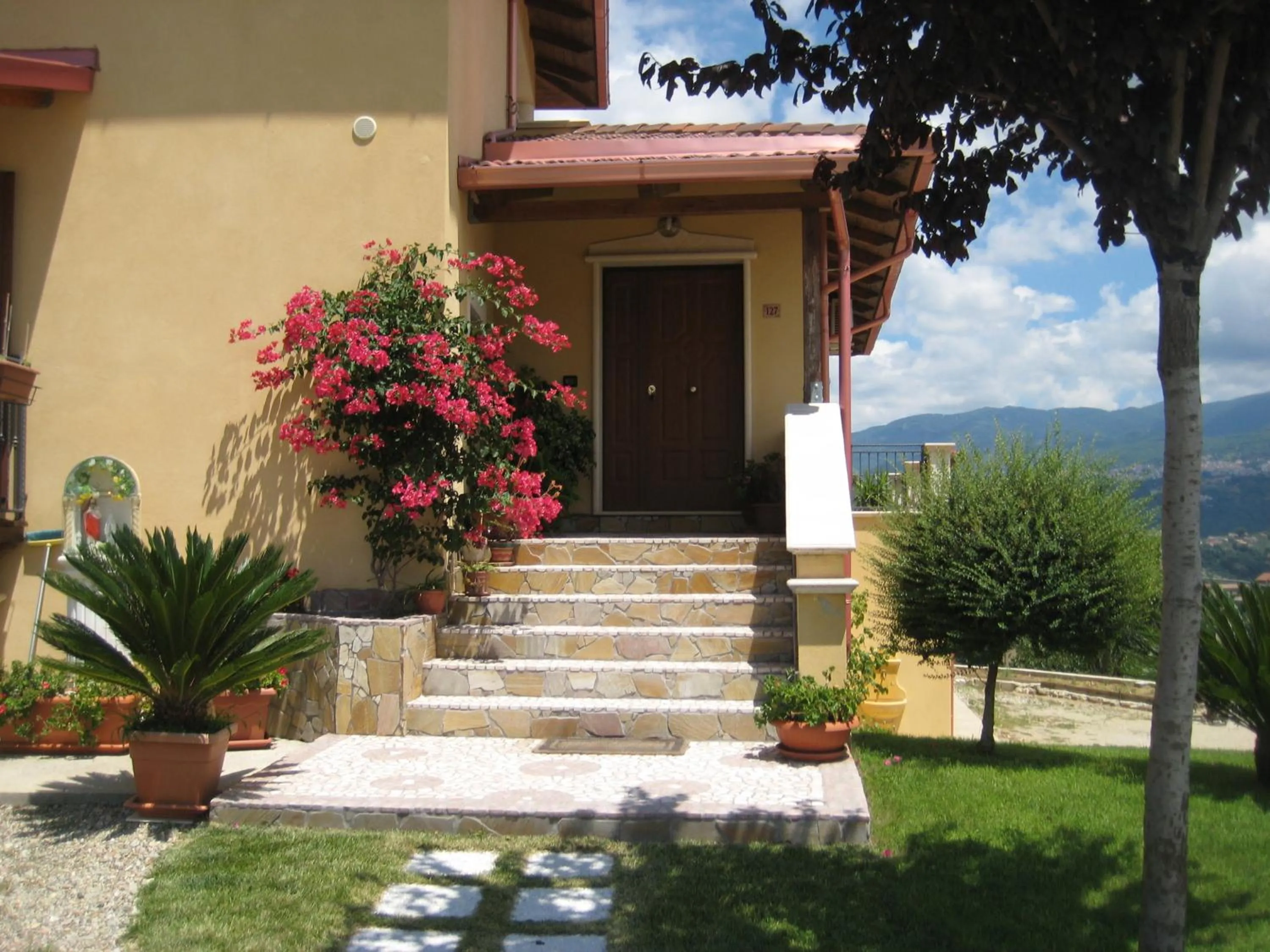 Facade/entrance in La Quercia