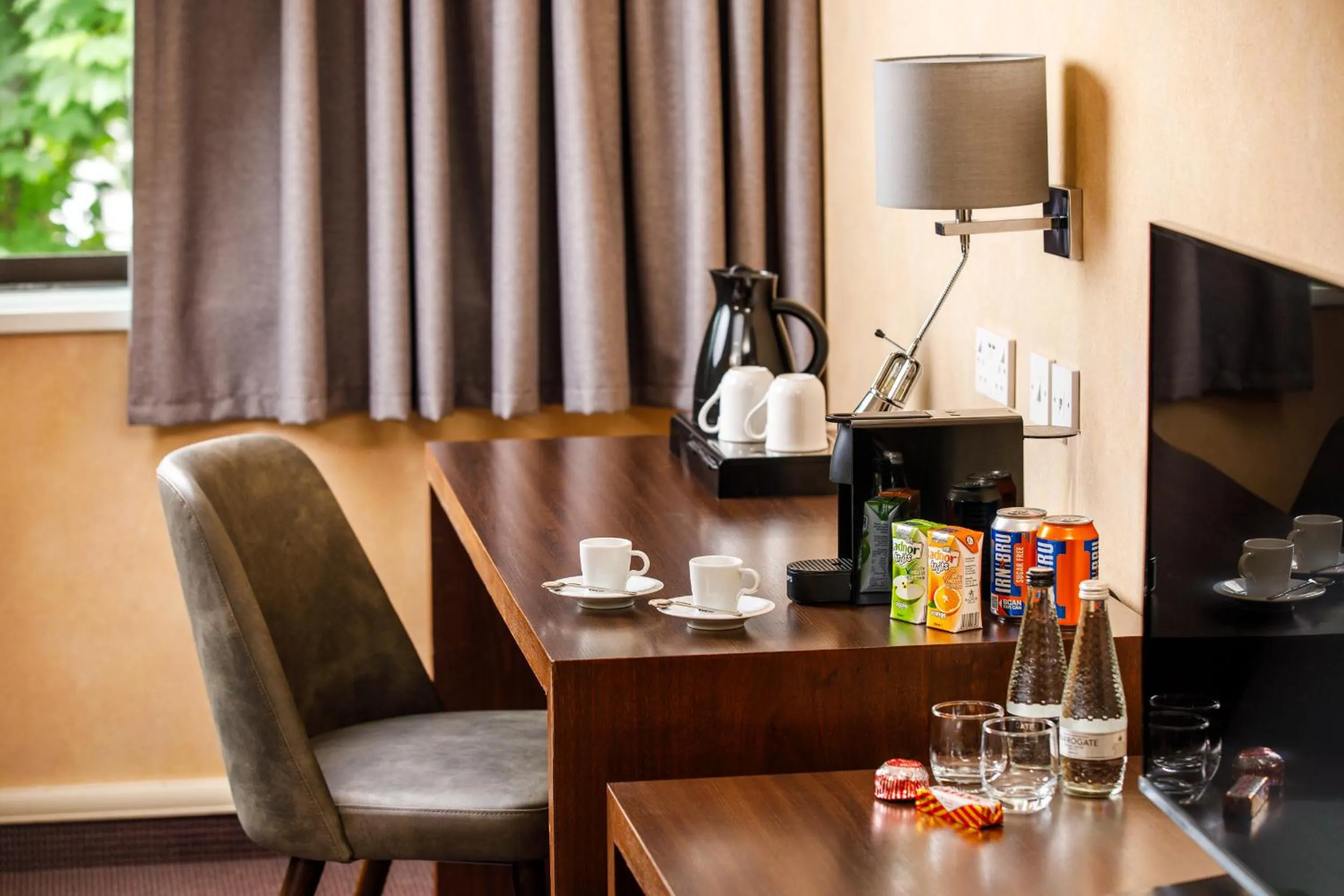 Coffee/tea facilities in Mercure Livingston Hotel