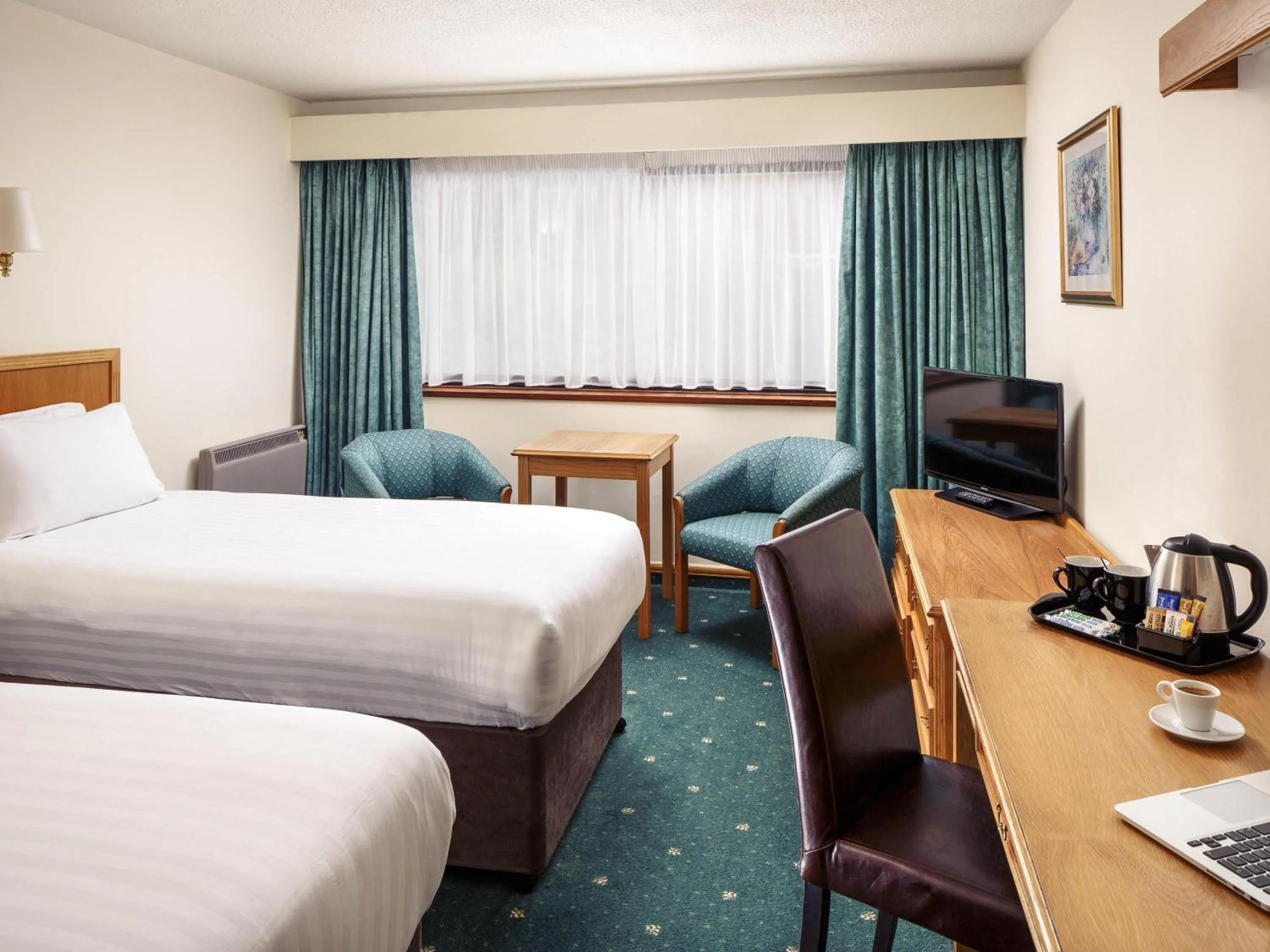 Bedroom, Bed in Mercure Livingston Hotel