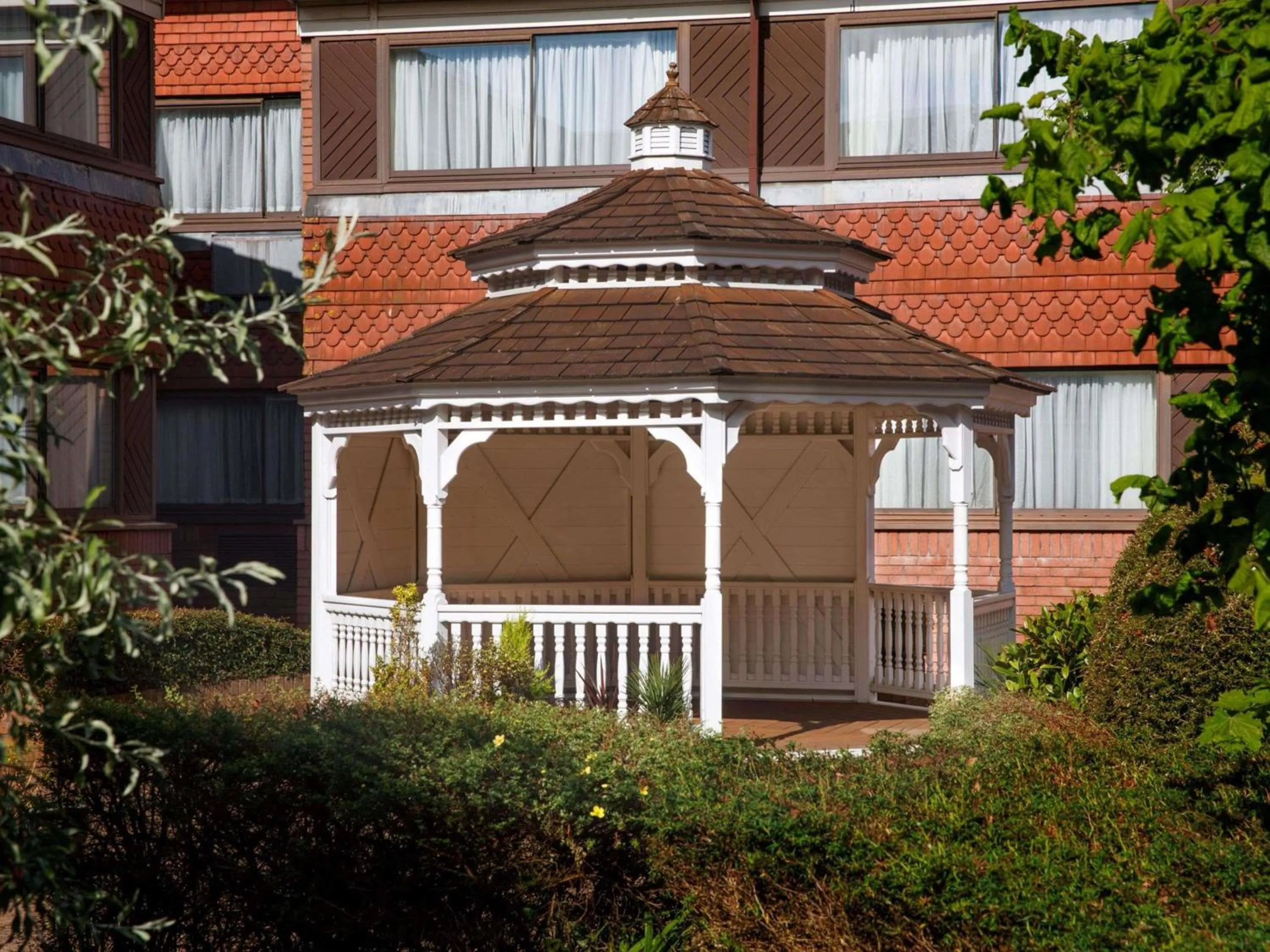 Property building in Mercure Livingston Hotel