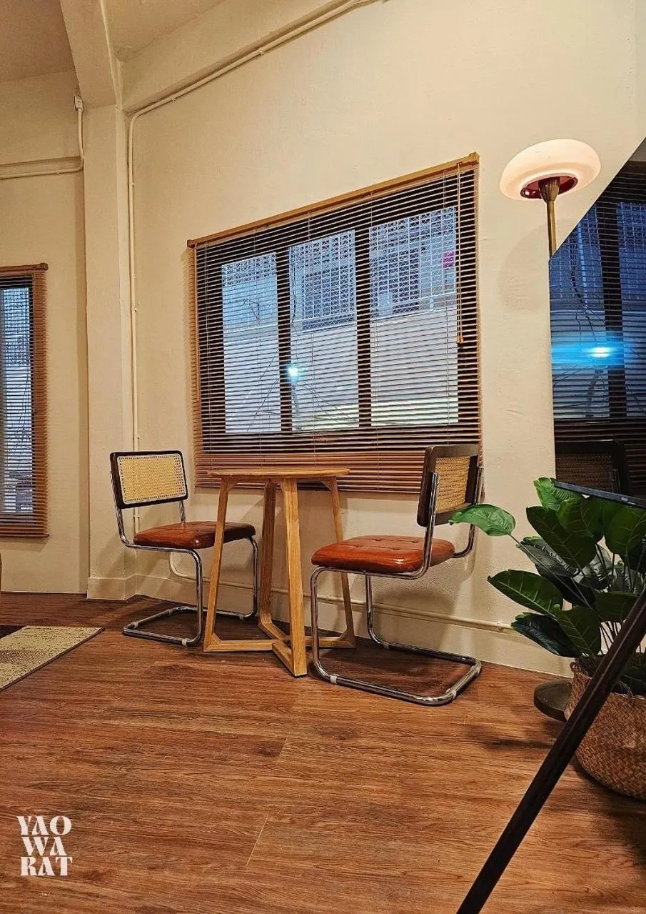 Living room in Yaowarat Stay