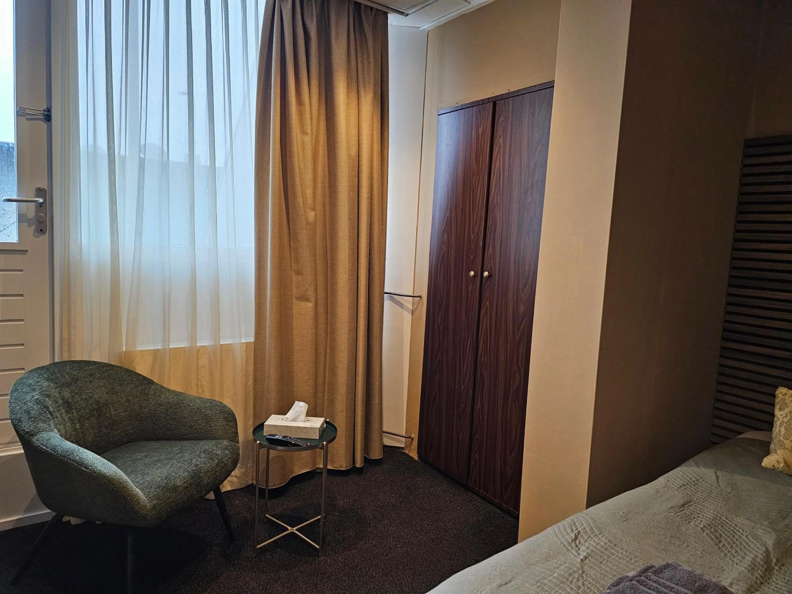 Living room, Bed in Hotel Restaurant Solskin