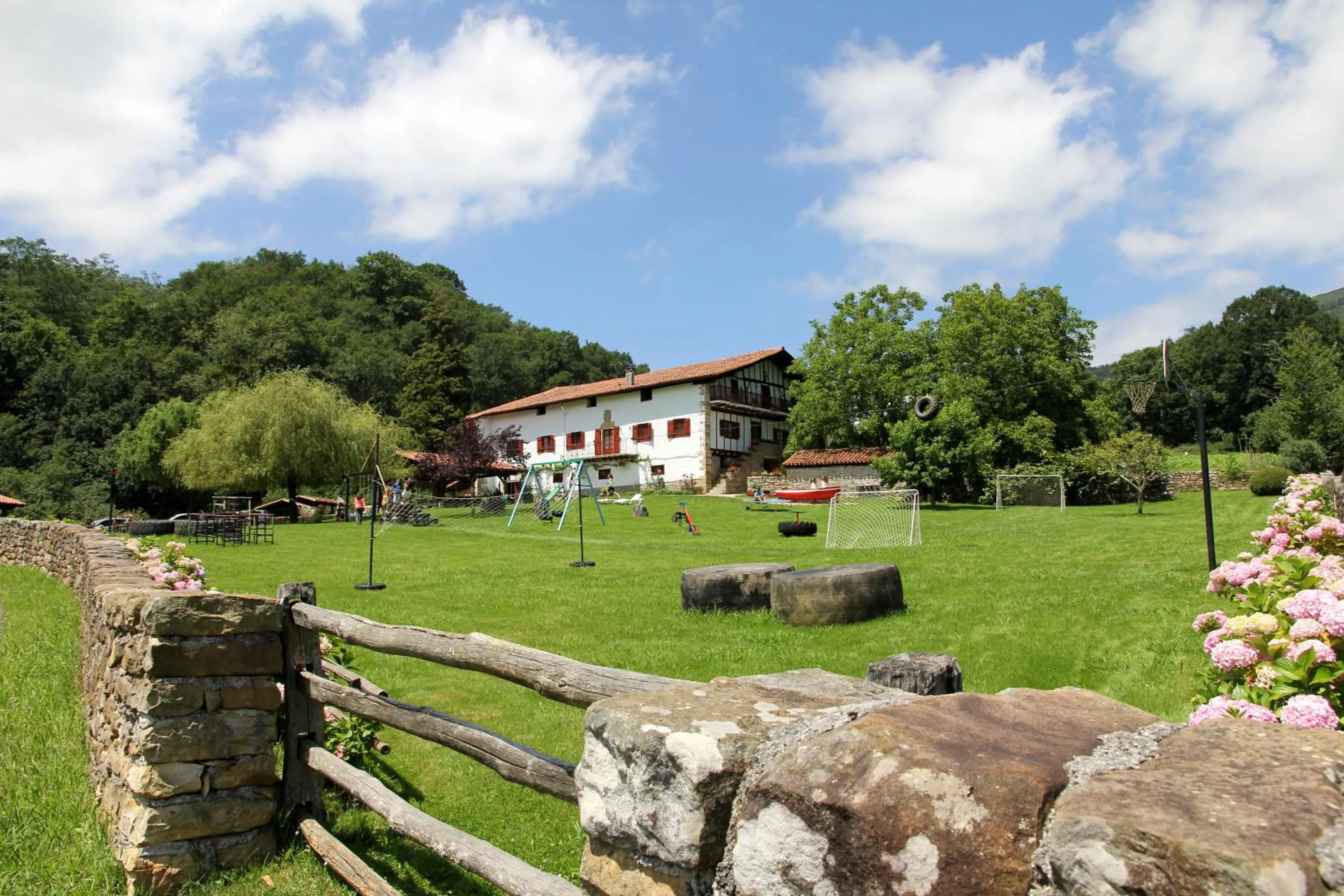 Garden view in Casa Rural Iratxeko-Berea