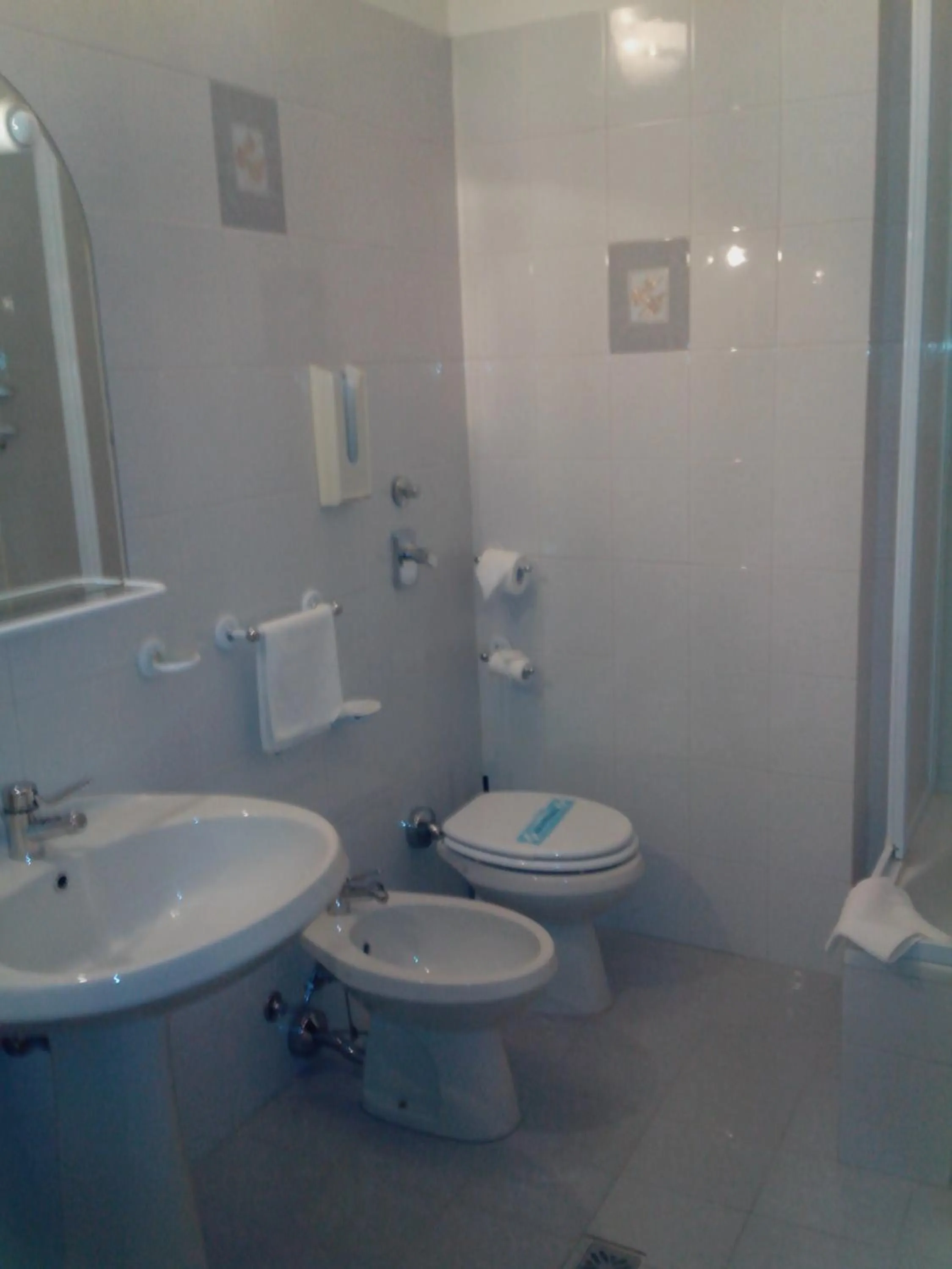 Shower in Hotel Niki