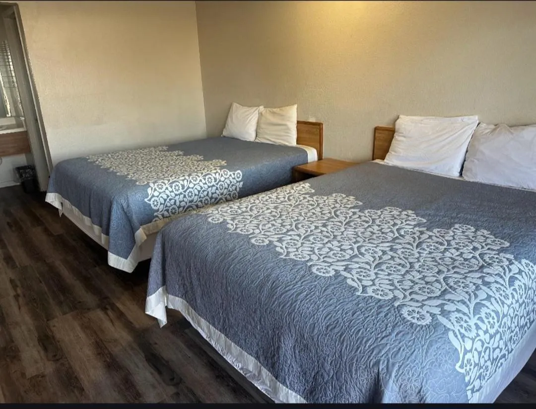 Photo of the whole room, Bed in Best Economy Inn & Suites