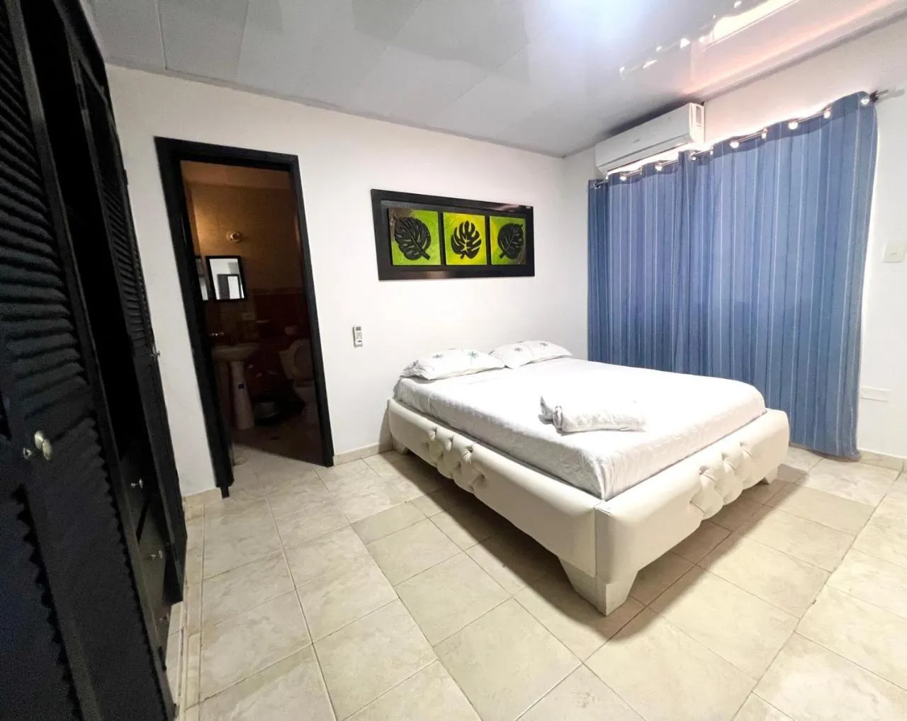 Bedroom, Bed in Caribbean Island Hotel