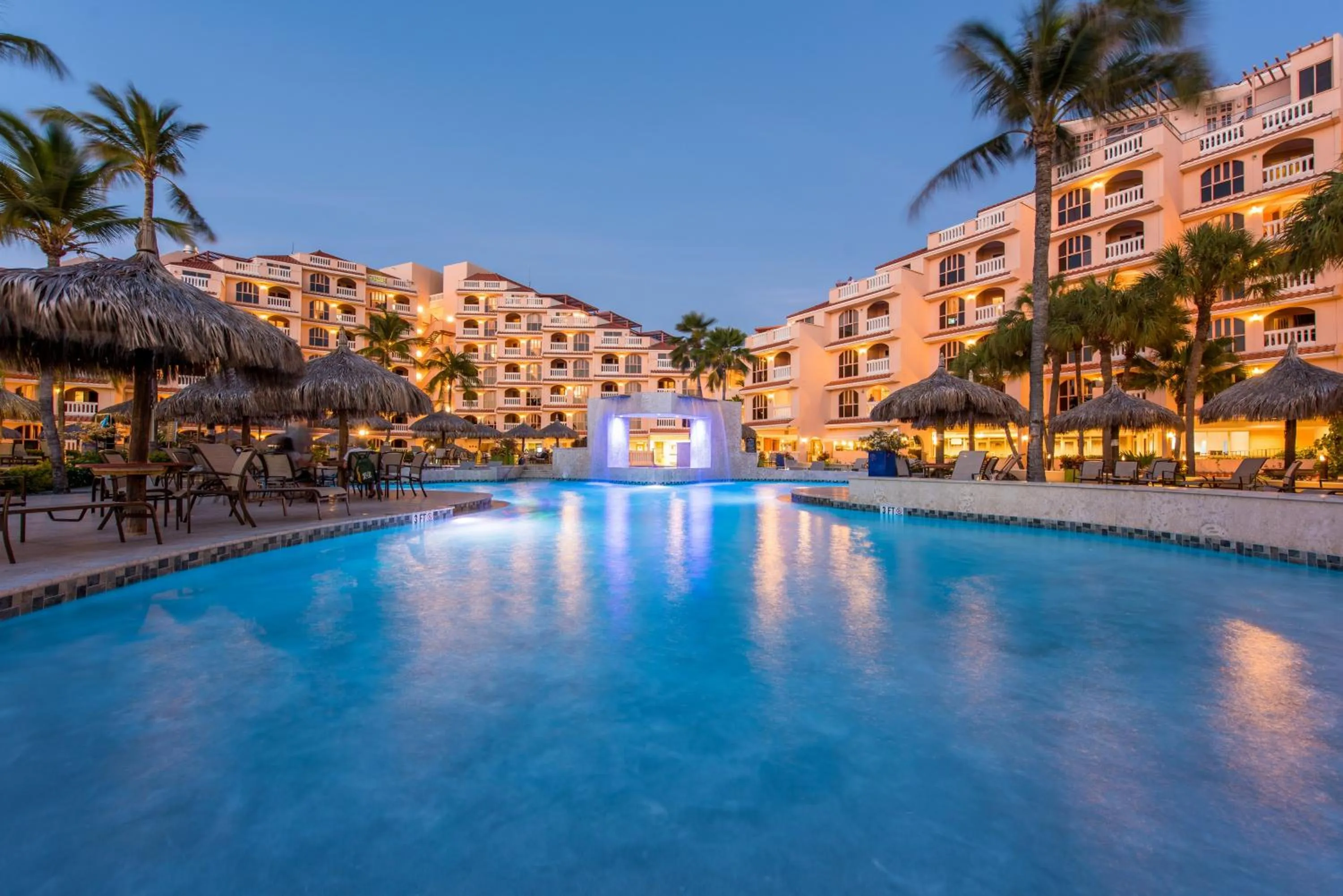 Swimming pool in Playa Linda Beach Resort
