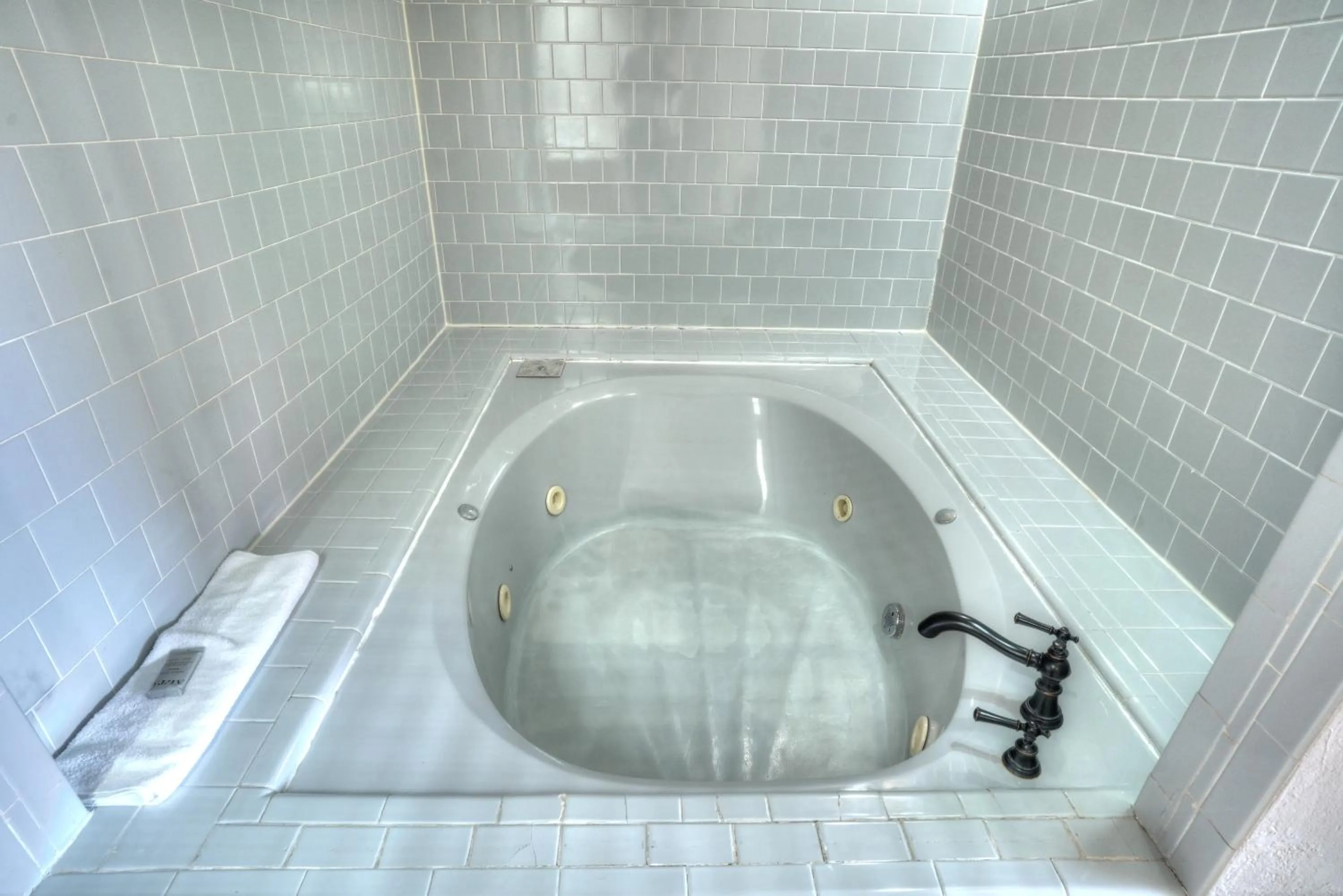 Shower in Amerivu Inn & Suites - Helen - Downtown