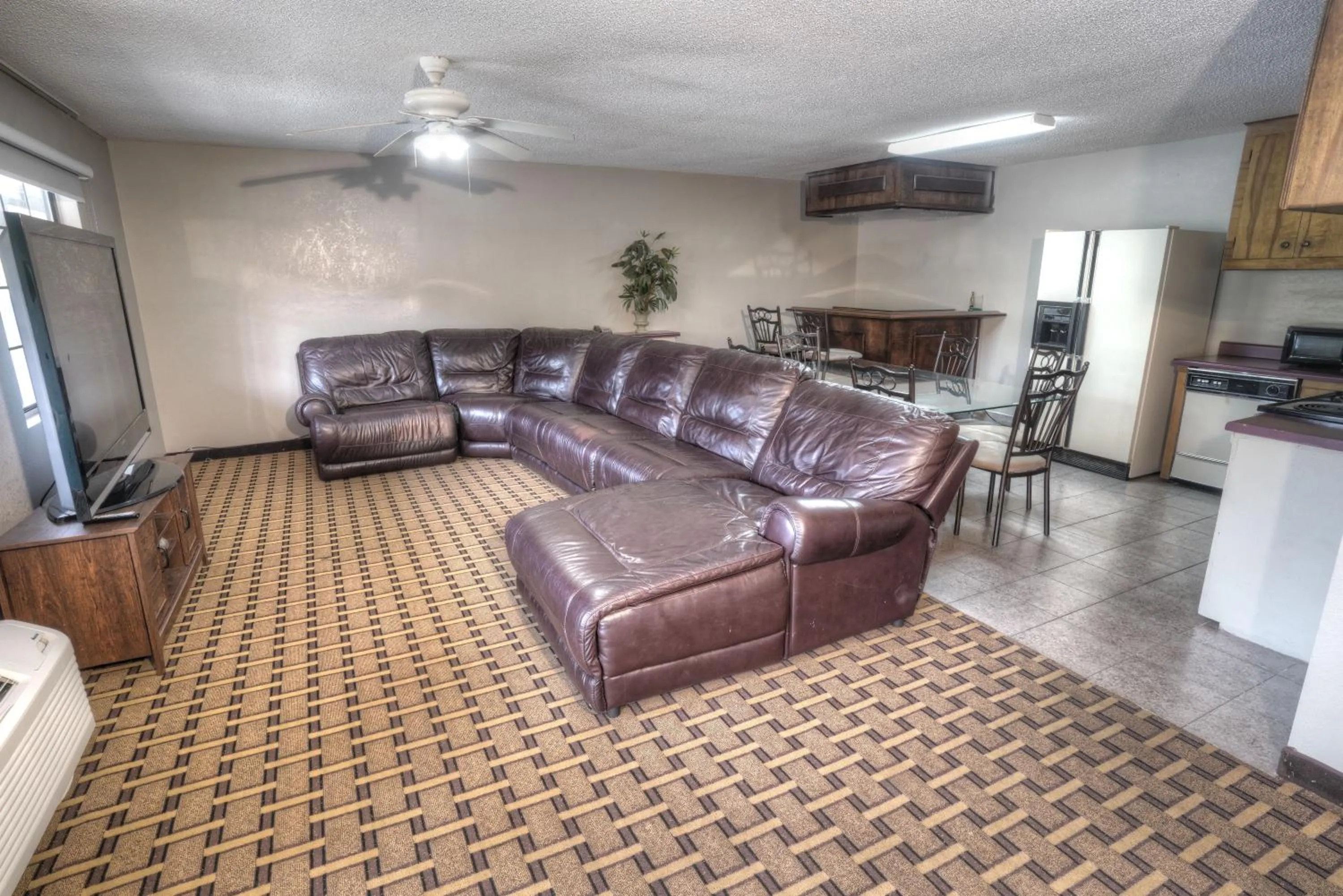 Kitchen or kitchenette in Amerivu Inn & Suites - Helen - Downtown