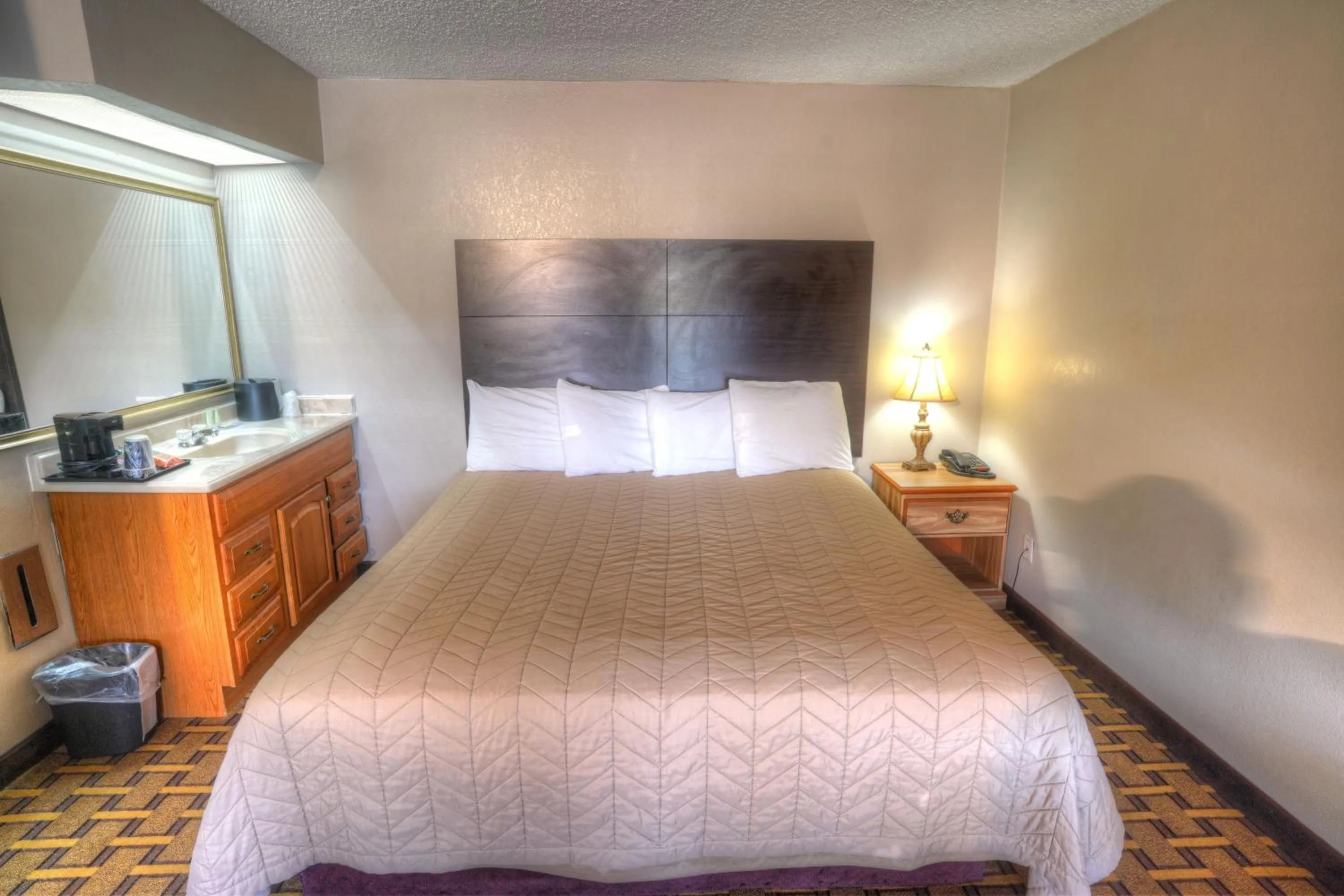 Photo of the whole room, Bed in Amerivu Inn & Suites - Helen - Downtown