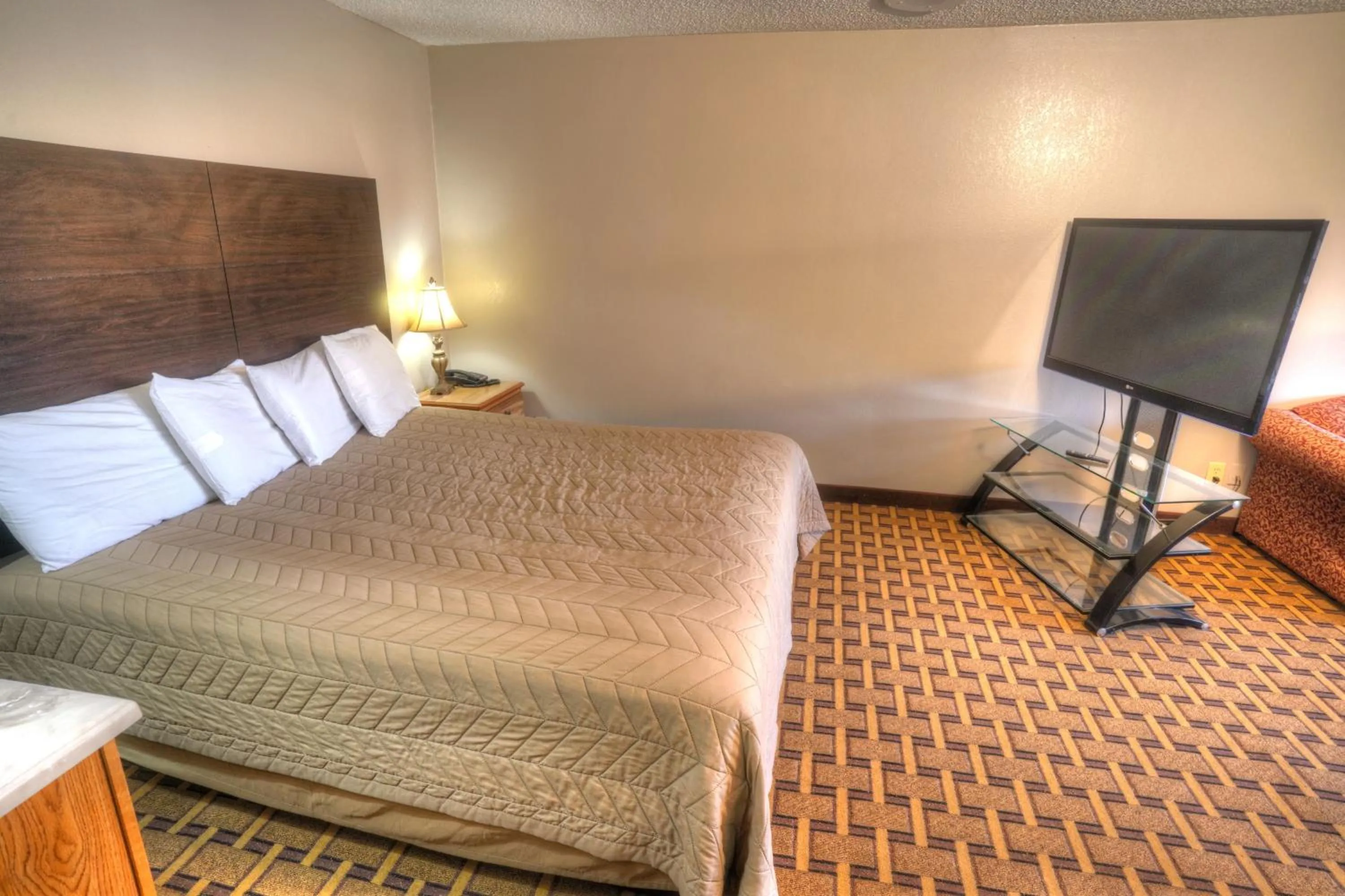 Evening entertainment in Amerivu Inn & Suites - Helen - Downtown