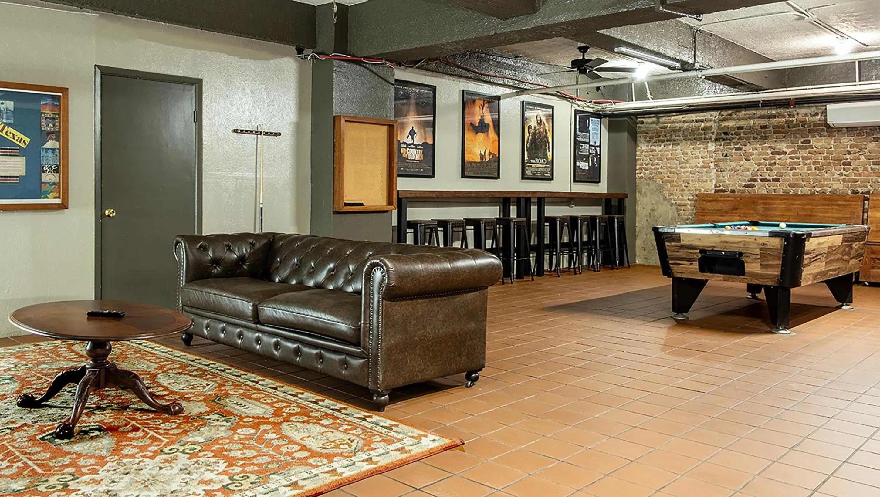 Billiard in Gardner Hotel & Hostel