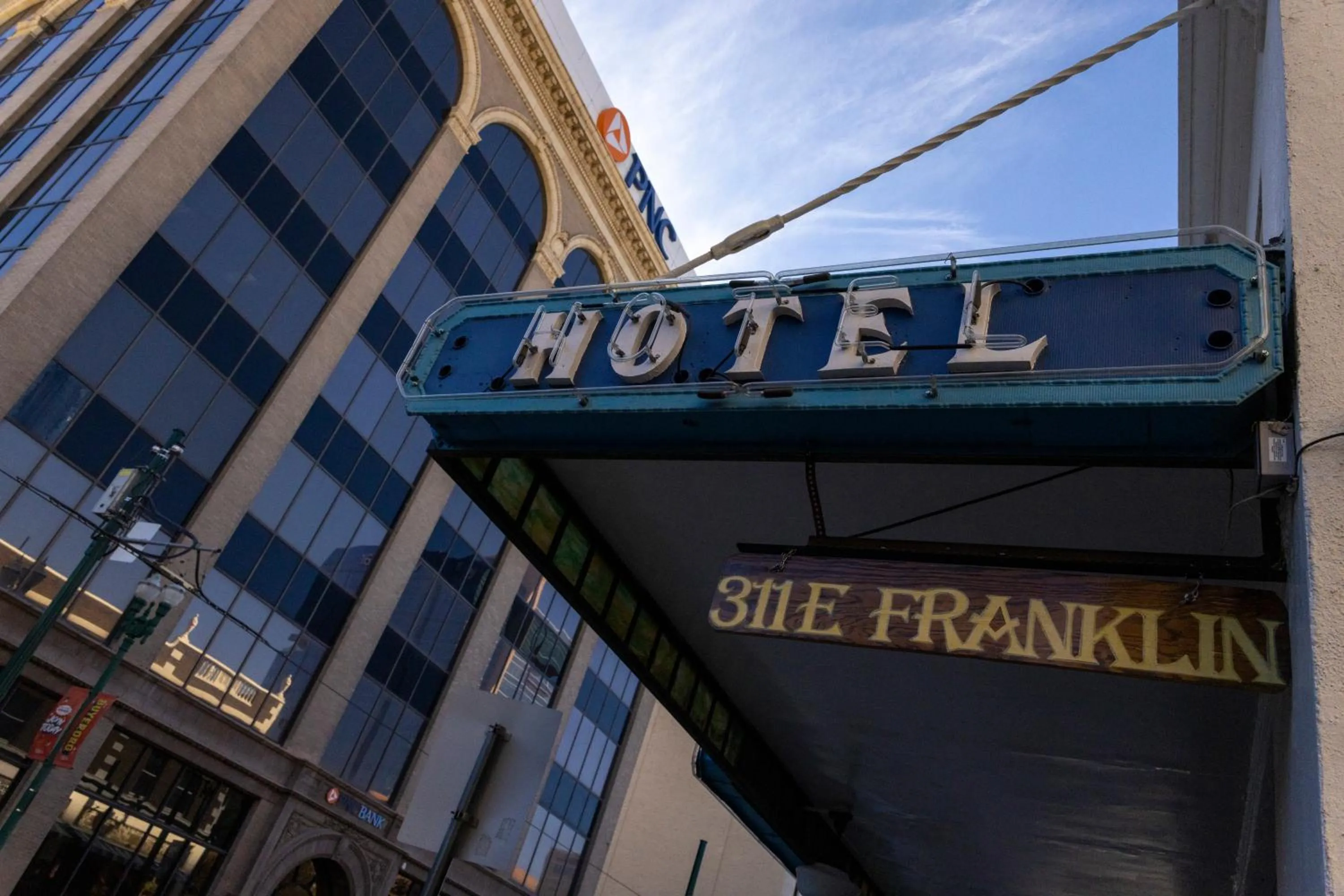 Property building in Gardner Hotel & Hostel