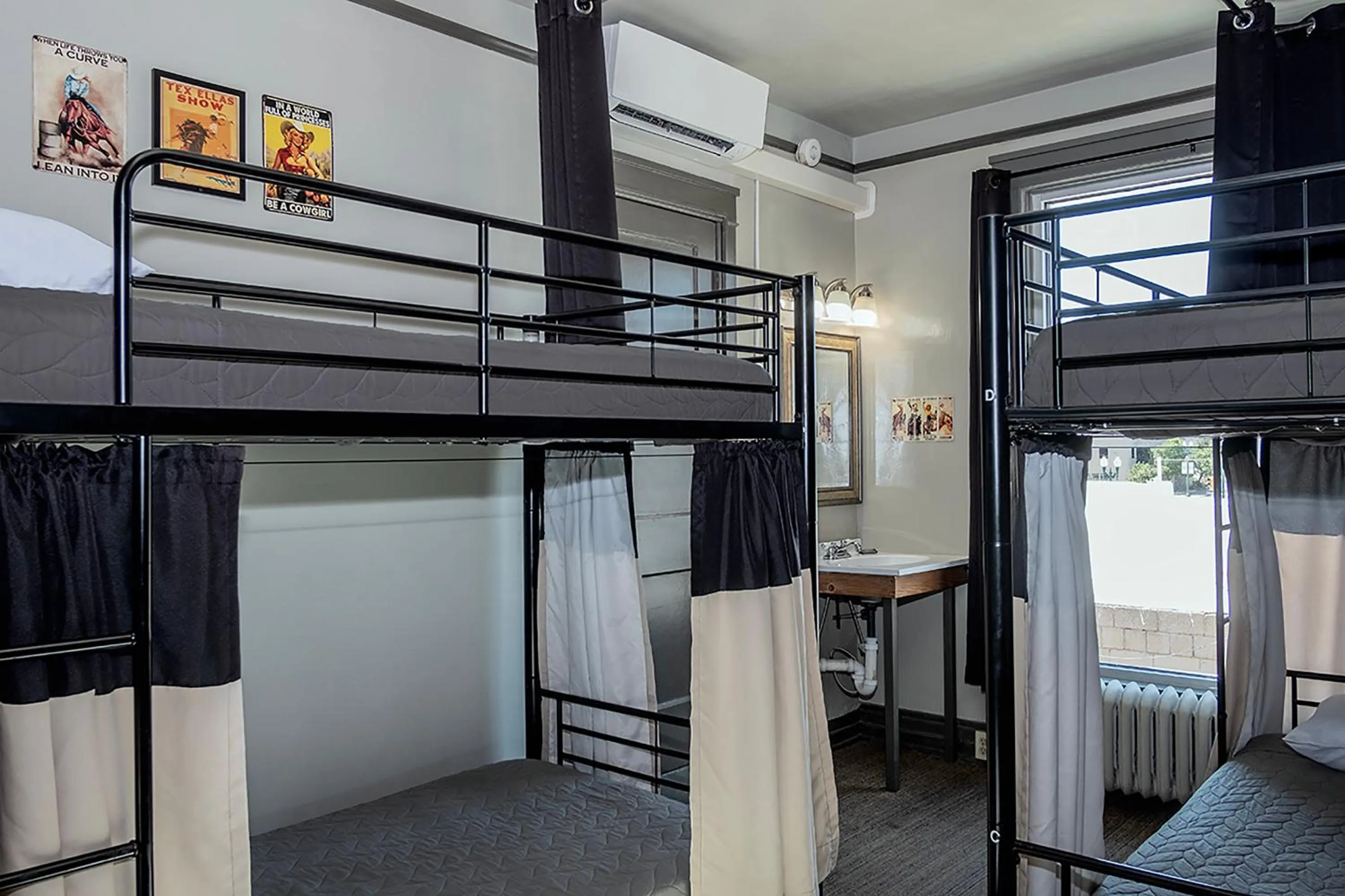 Bed in Gardner Hotel & Hostel