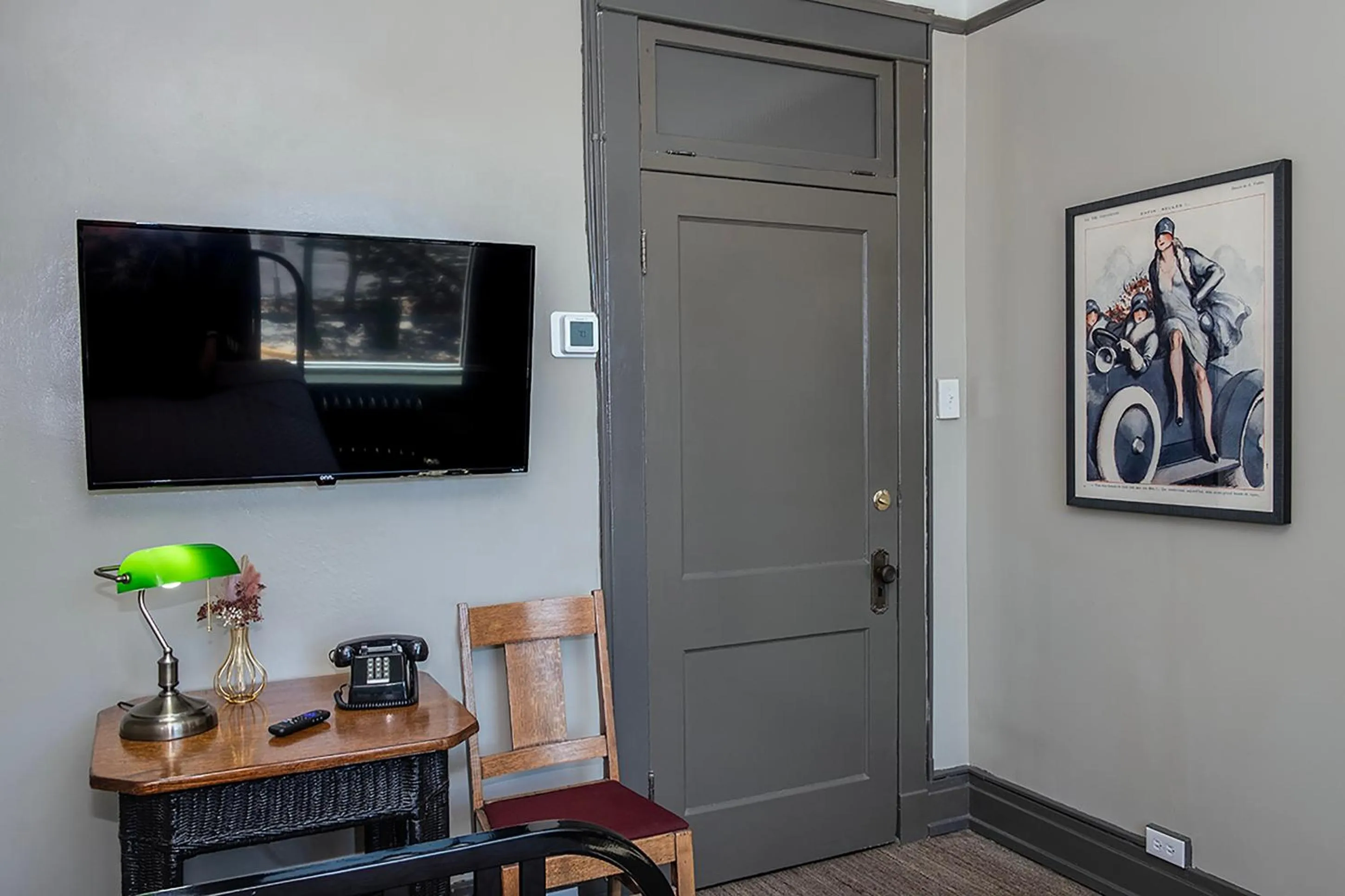 TV and multimedia in Gardner Hotel & Hostel