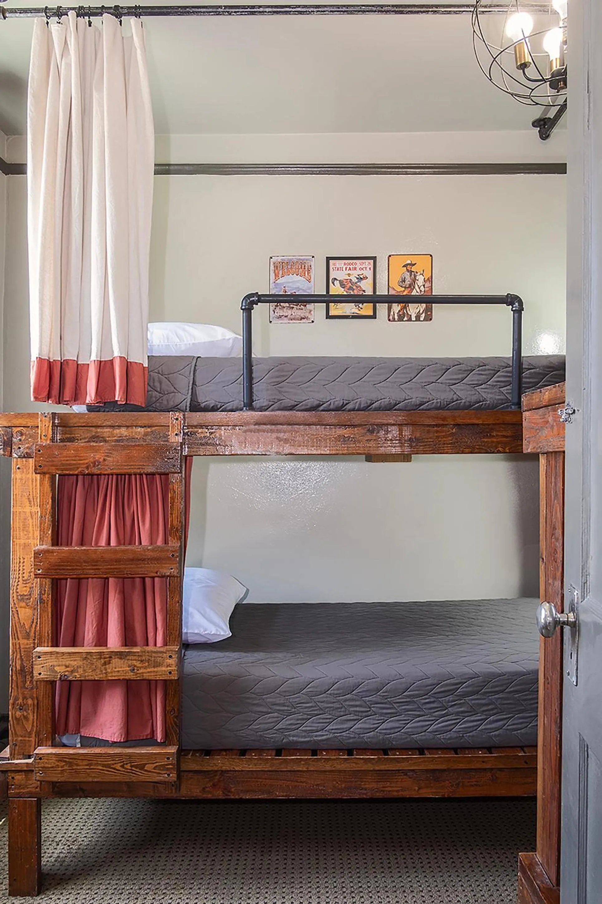 bunk bed, Bed in Gardner Hotel & Hostel