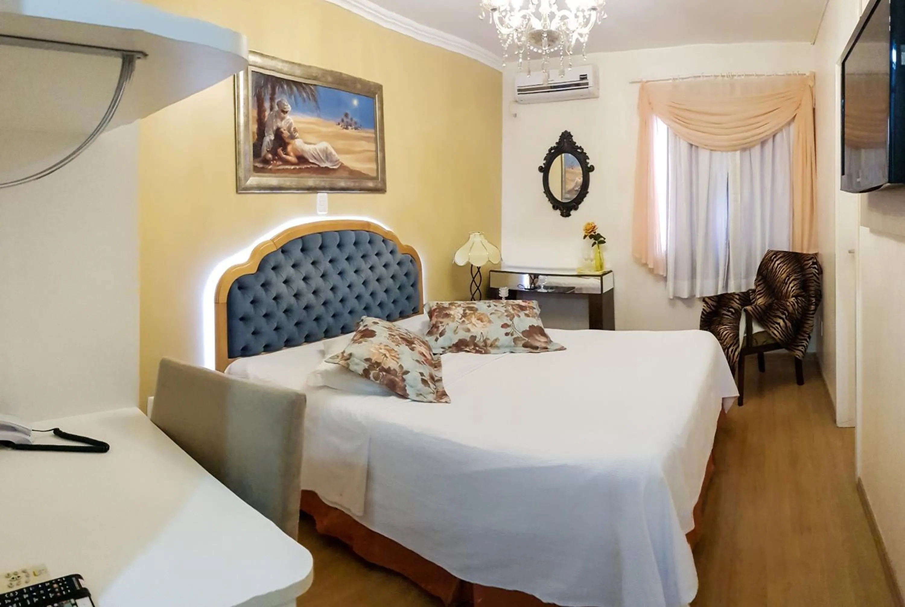 Bed in Hotel Imigrantes