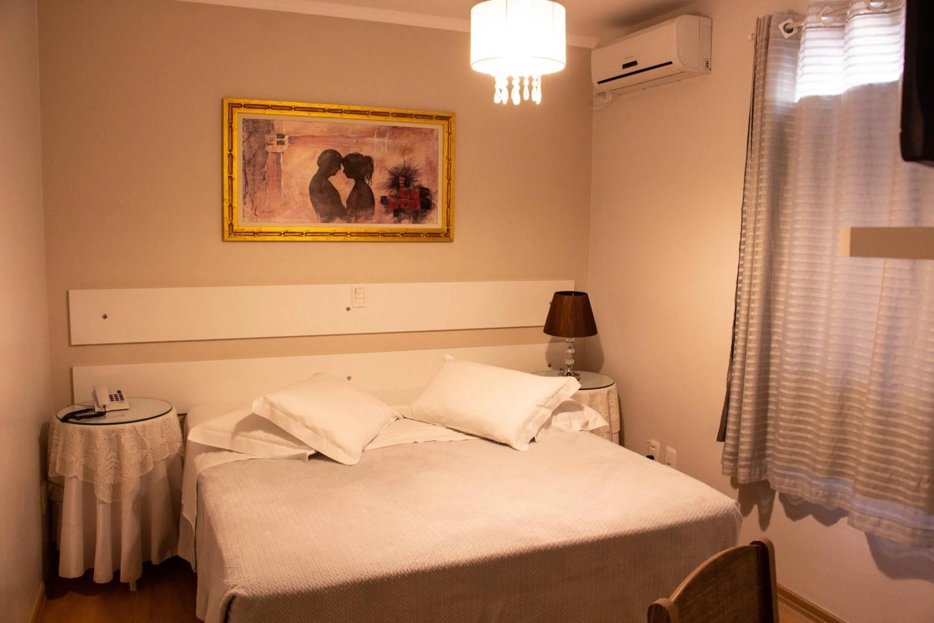 Bed in Hotel Imigrantes