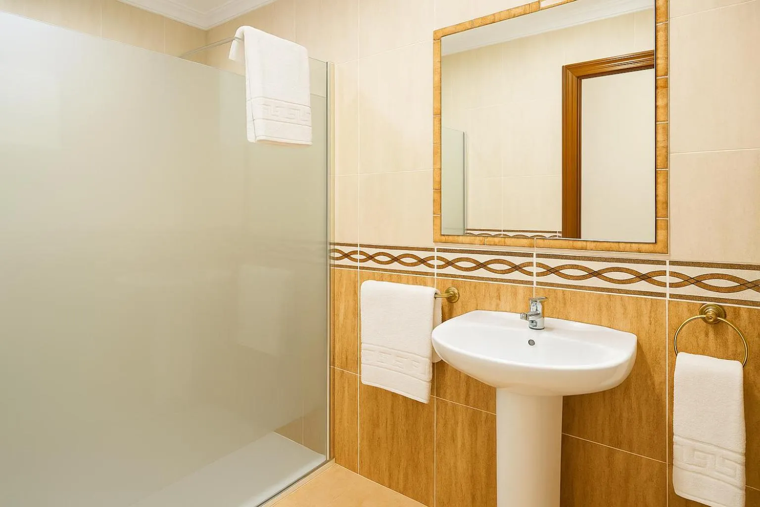 Shower in HOSTAL LAS PALOMAS