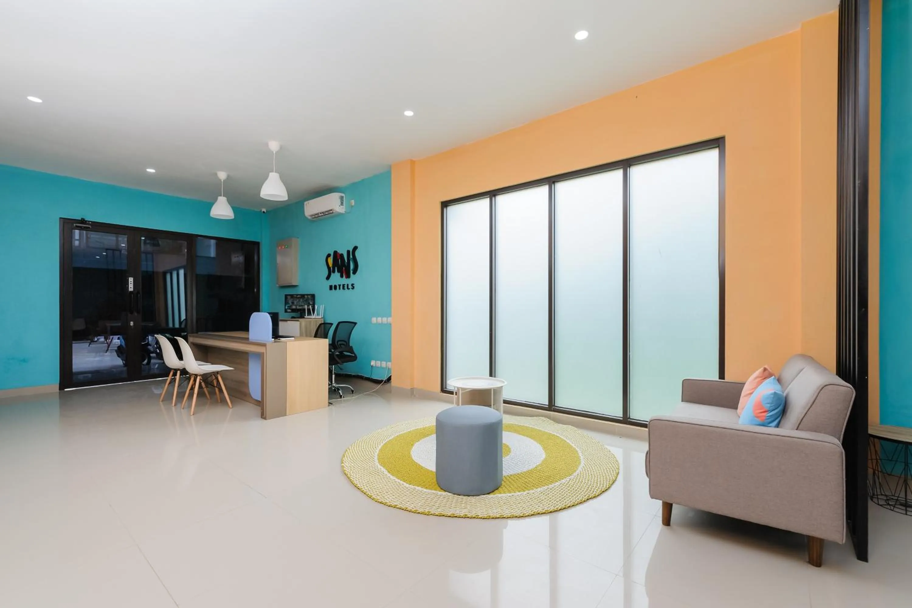 Lobby or reception in Sans Hotel Cibanteng Dramaga Bogor