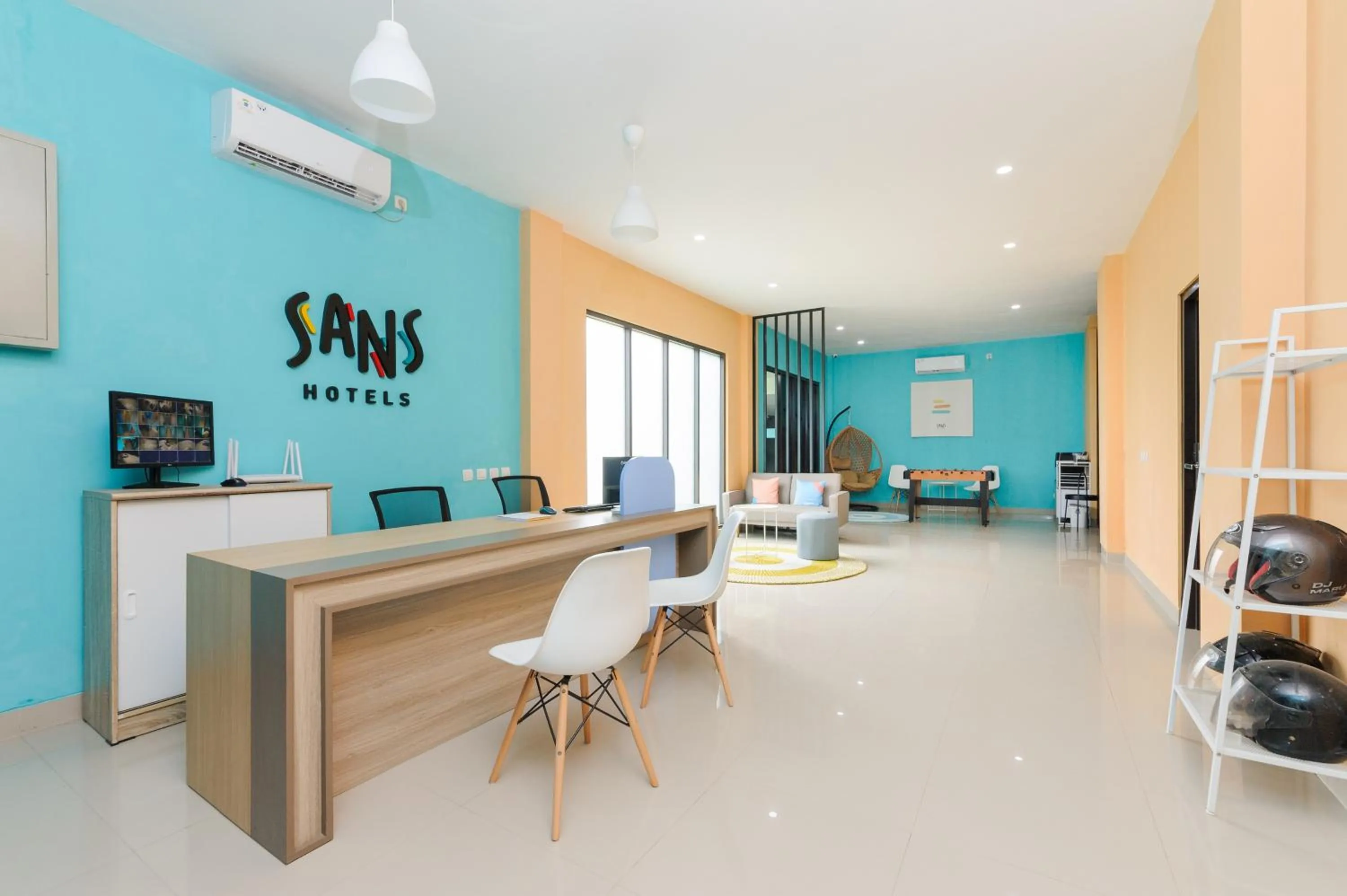 Lobby or reception in Sans Hotel Cibanteng Dramaga Bogor