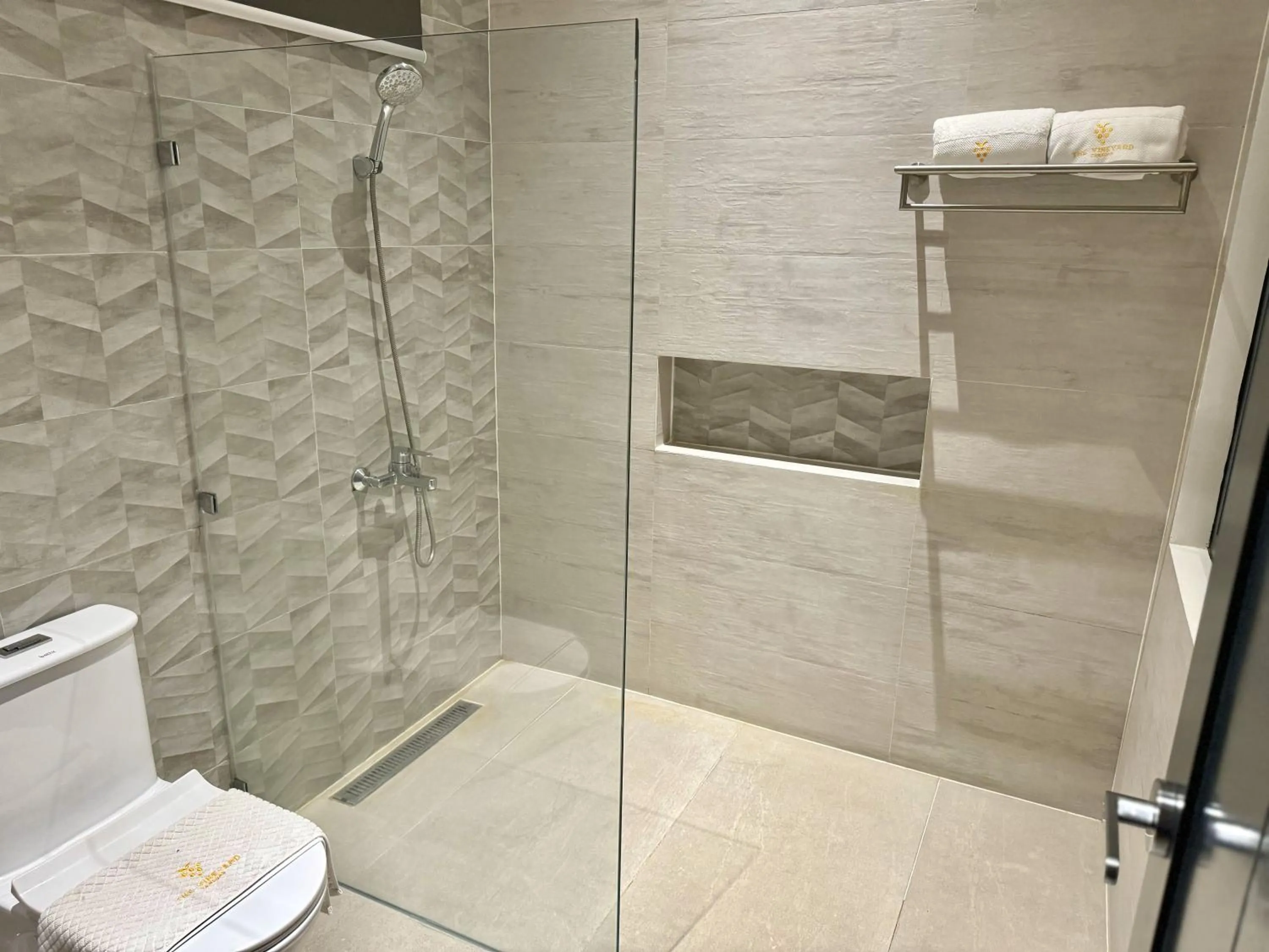 Shower in The Vineyard at Tanauan