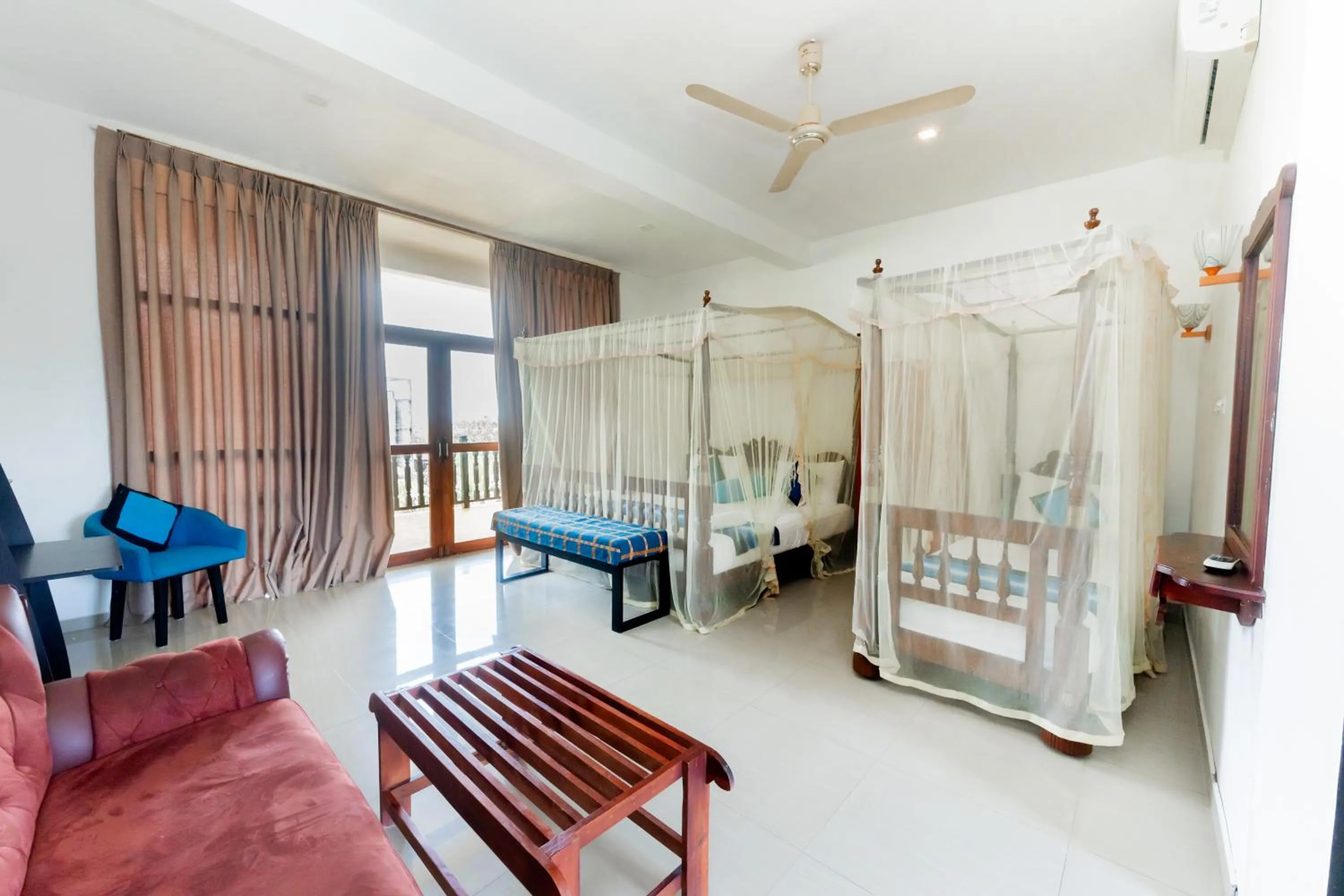 Living room, Bed in Hotel Vacanza