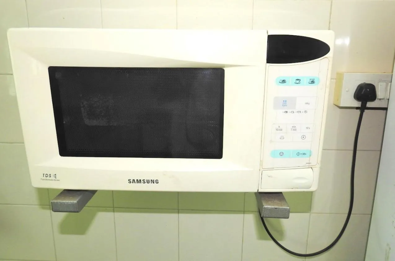 microwave in Shalom Dream Home