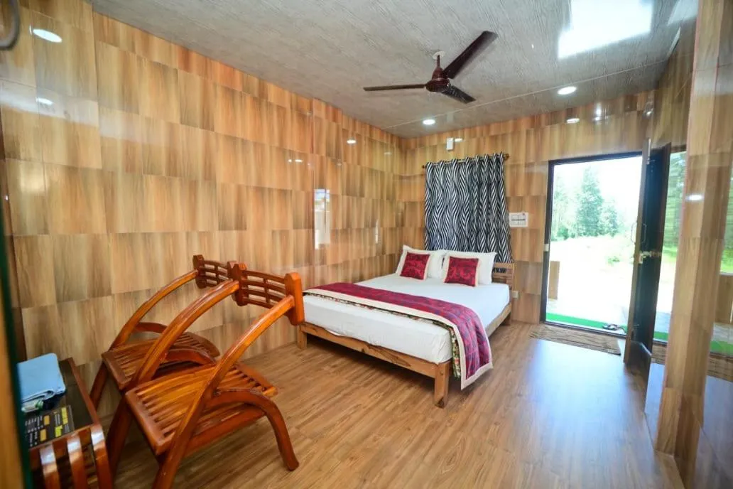Photo of the whole room in SIPAYI RESORT COORG