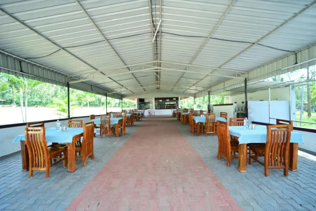 Restaurant/places to eat in SIPAYI RESORT COORG