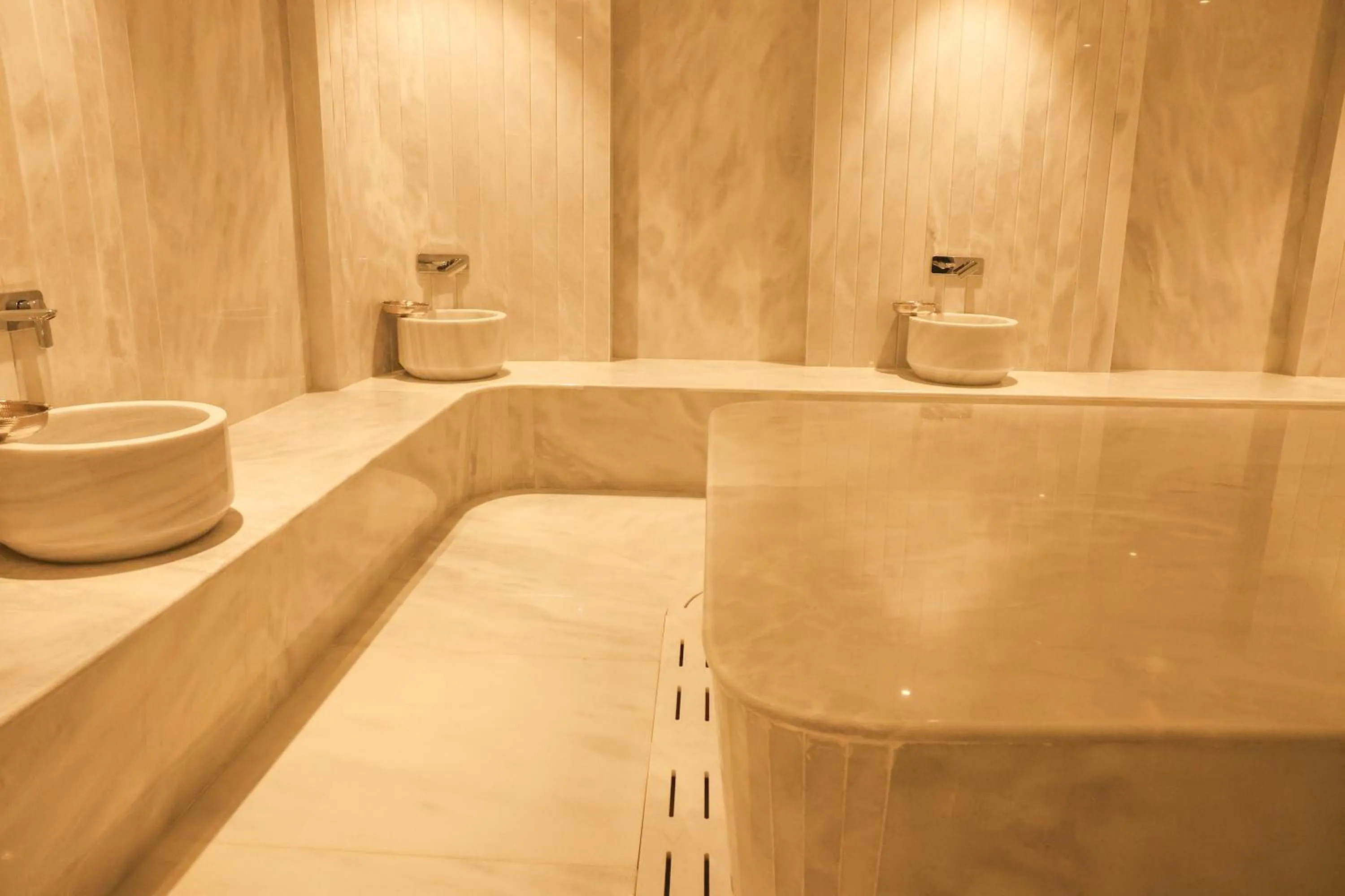 Spa and wellness centre/facilities in Four Hills Hotel