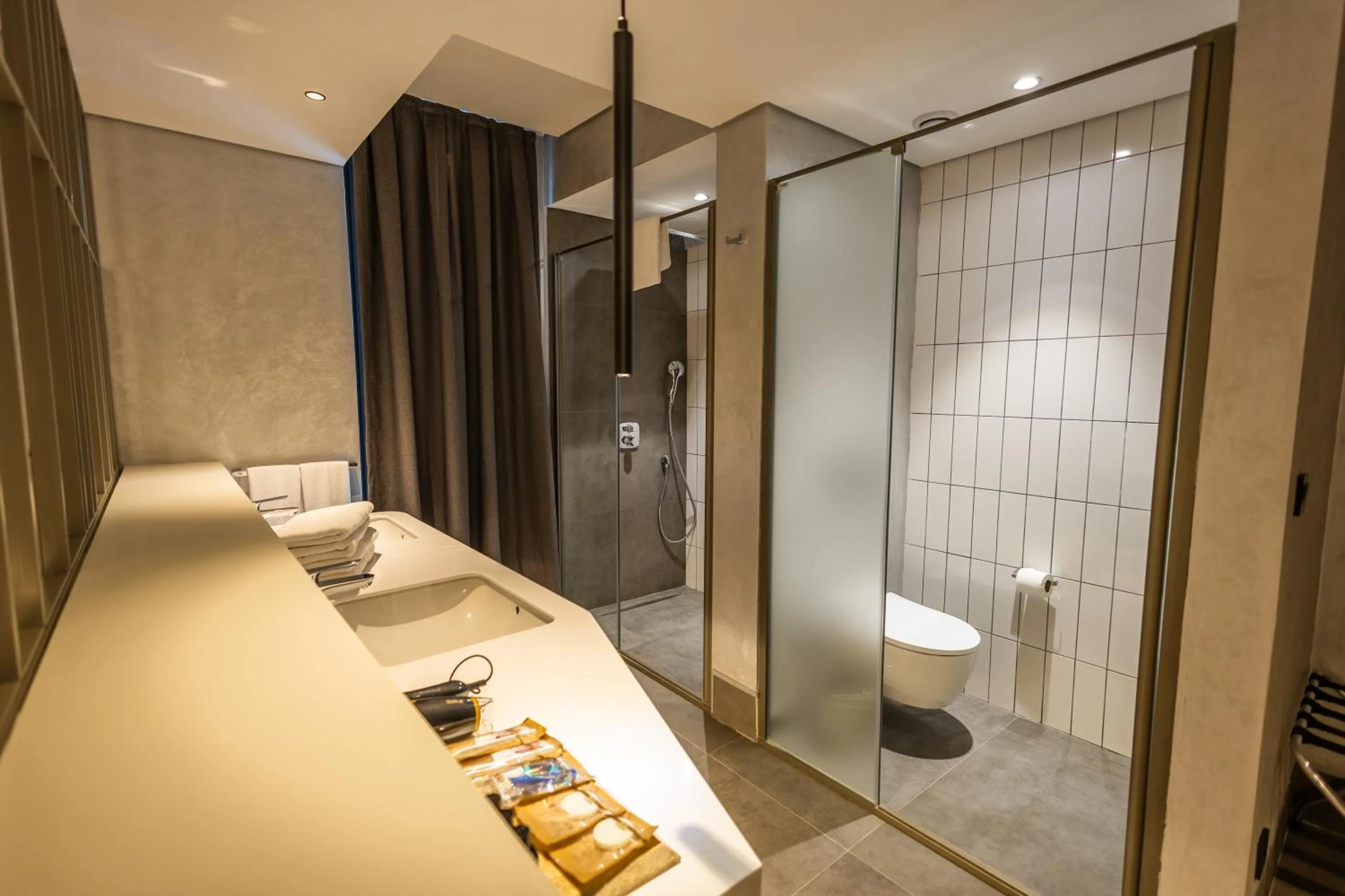 Shower in Four Hills Hotel