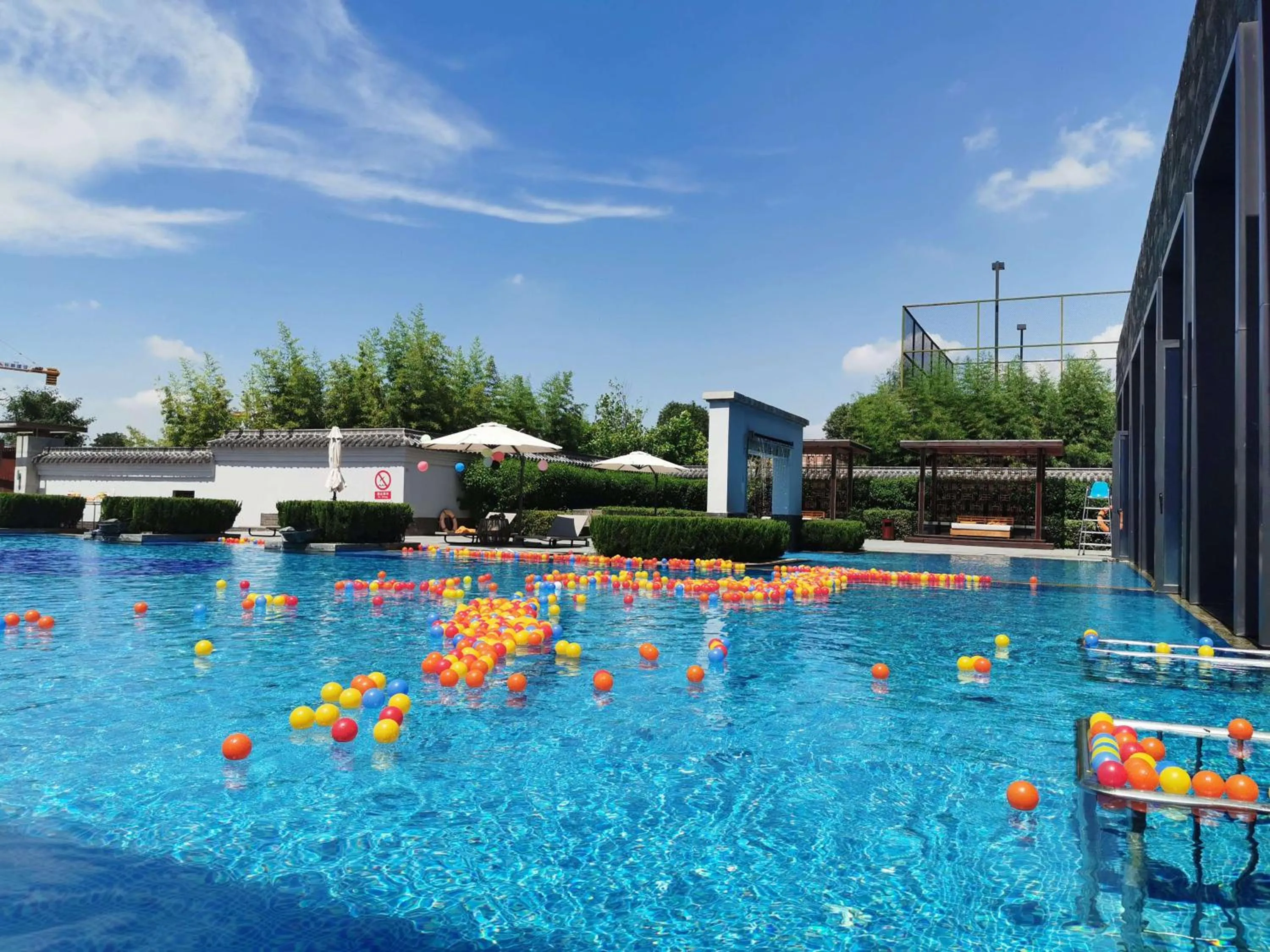 Pool view, Swimming Pool in Angsana Xian Lintong Hotel