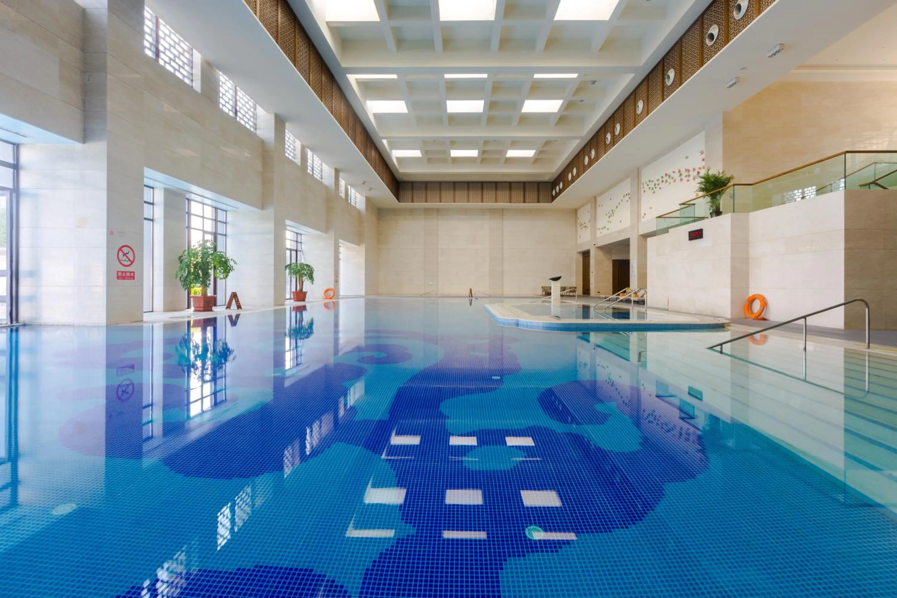 Swimming pool in Angsana Xi'an Lintong