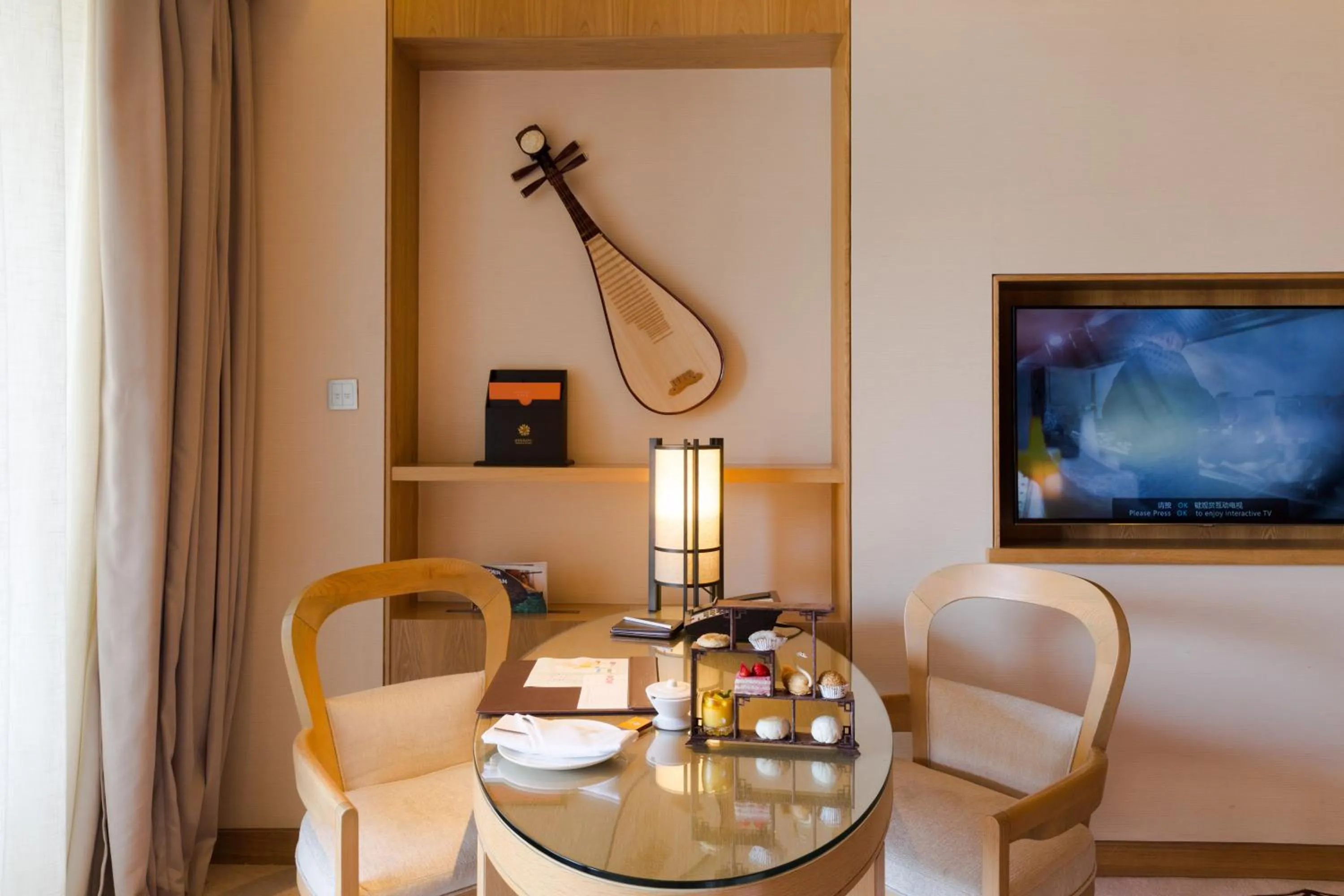 Photo of the whole room, Dining Area in Angsana Xian Lintong Hotel