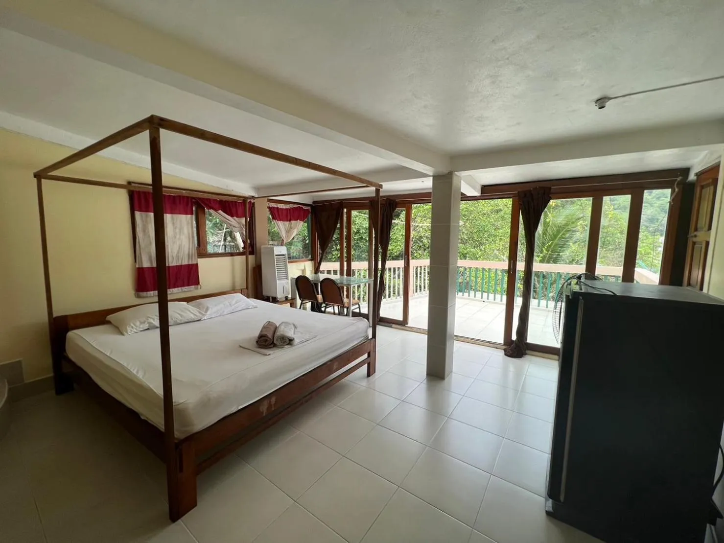 Bed in Hin Wong Apartments Dive & Snorkel Resort